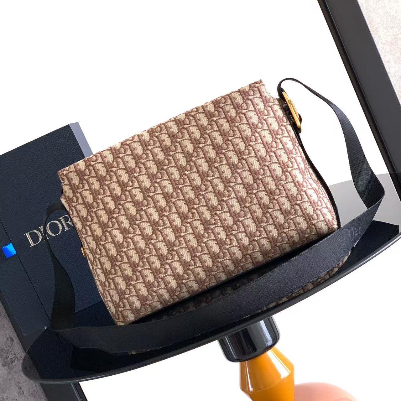 Dior Medium Pocket Dior Jett Zipped Messenger Bag - DesignerGu