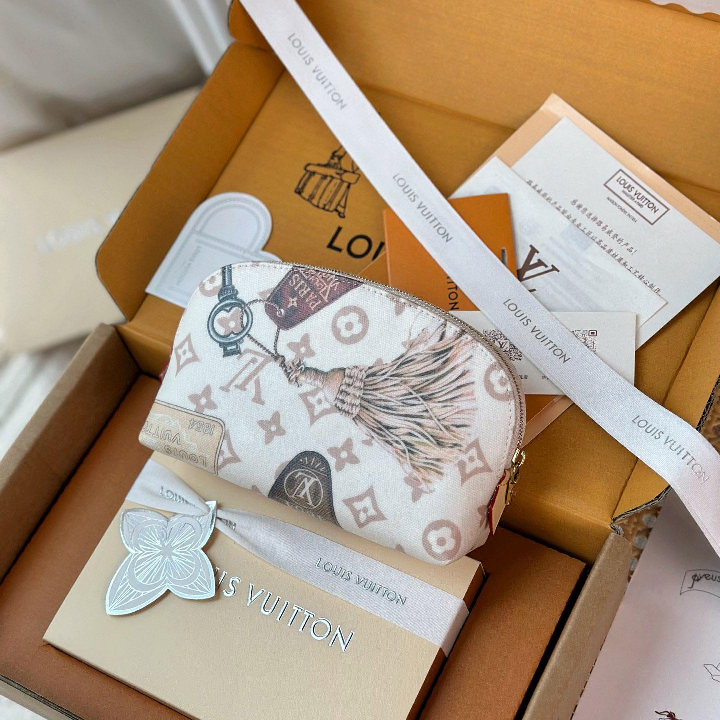 Louis Vuitton Pochette Cosmétique PM M28956 - DesignerGu