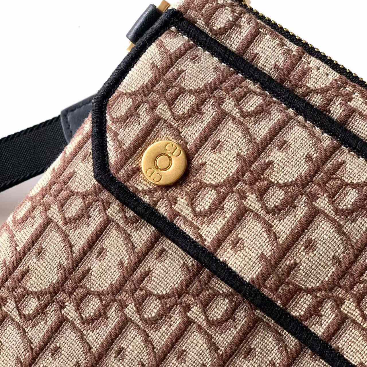 Dior Pocket Dior Jett A5 Triangle Pouch - DesignerGu