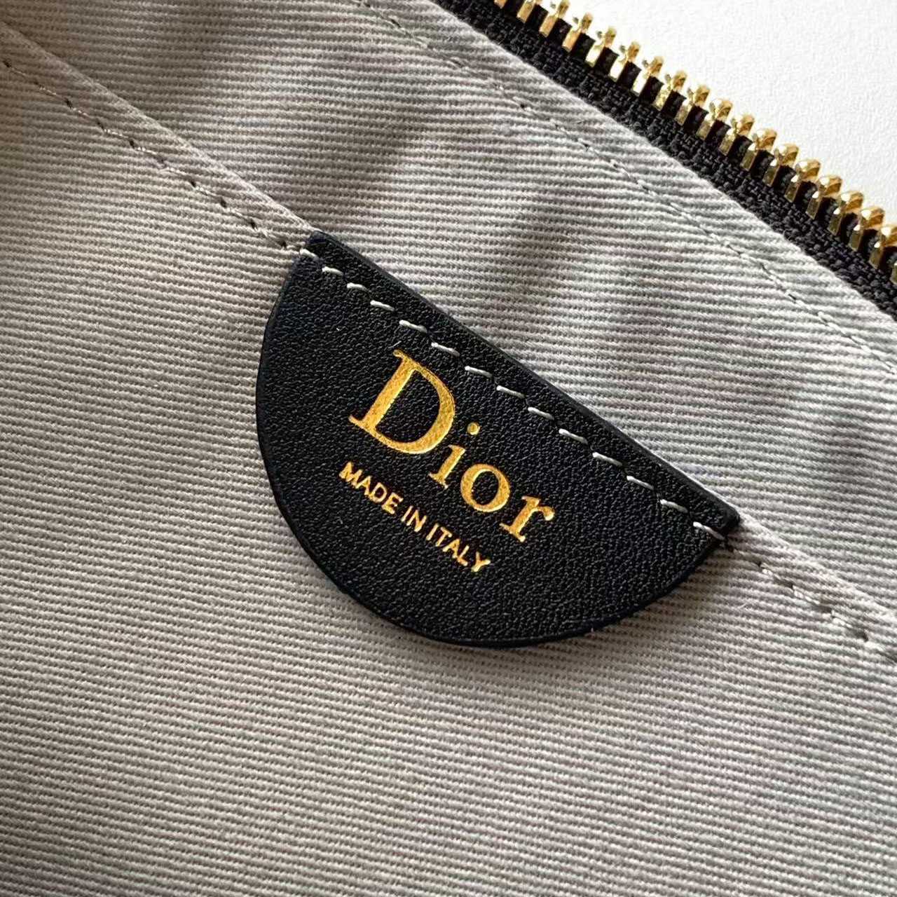 Dior Pocket Dior Jett A5 Triangle Pouch - DesignerGu