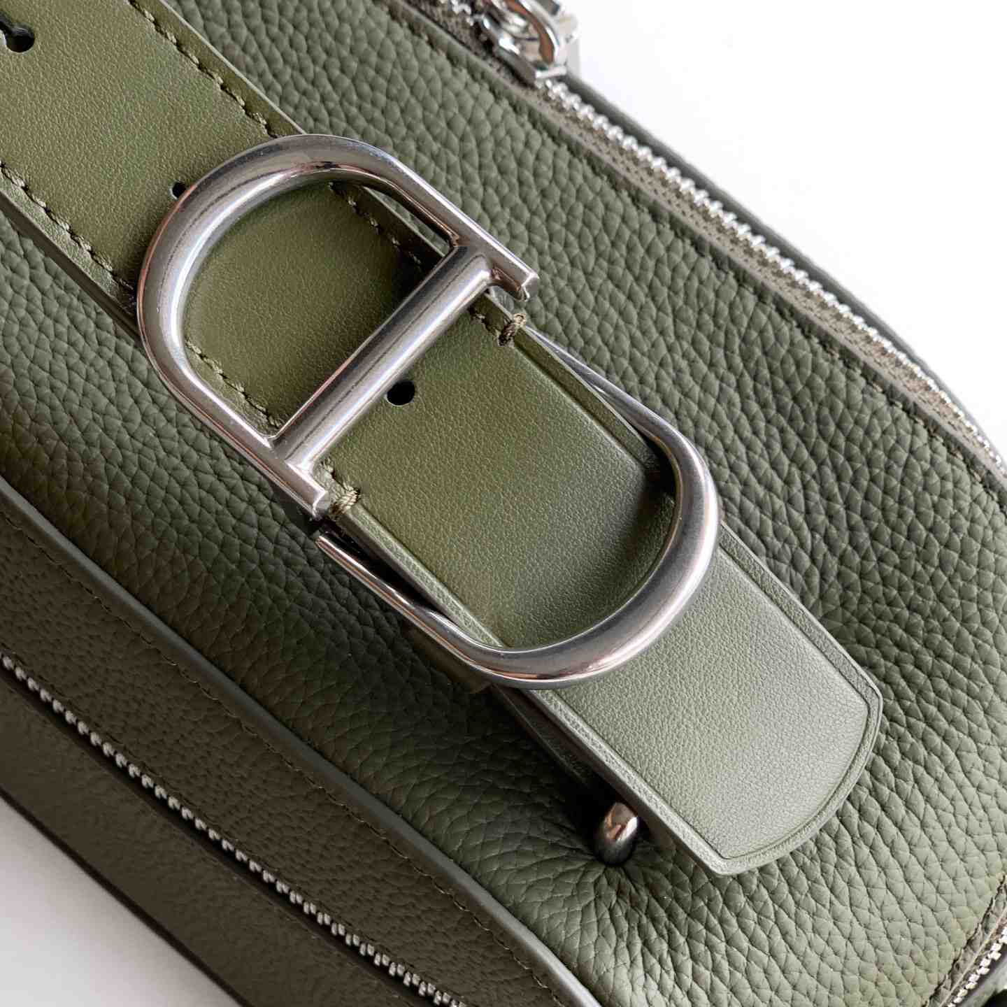 Dior Archie Zipped Bag With Strap - DesignerGu