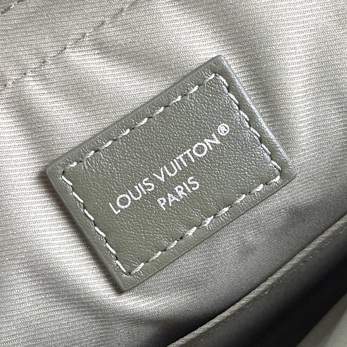 Louis Vuitton Trio Messenger M28628 - DesignerGu