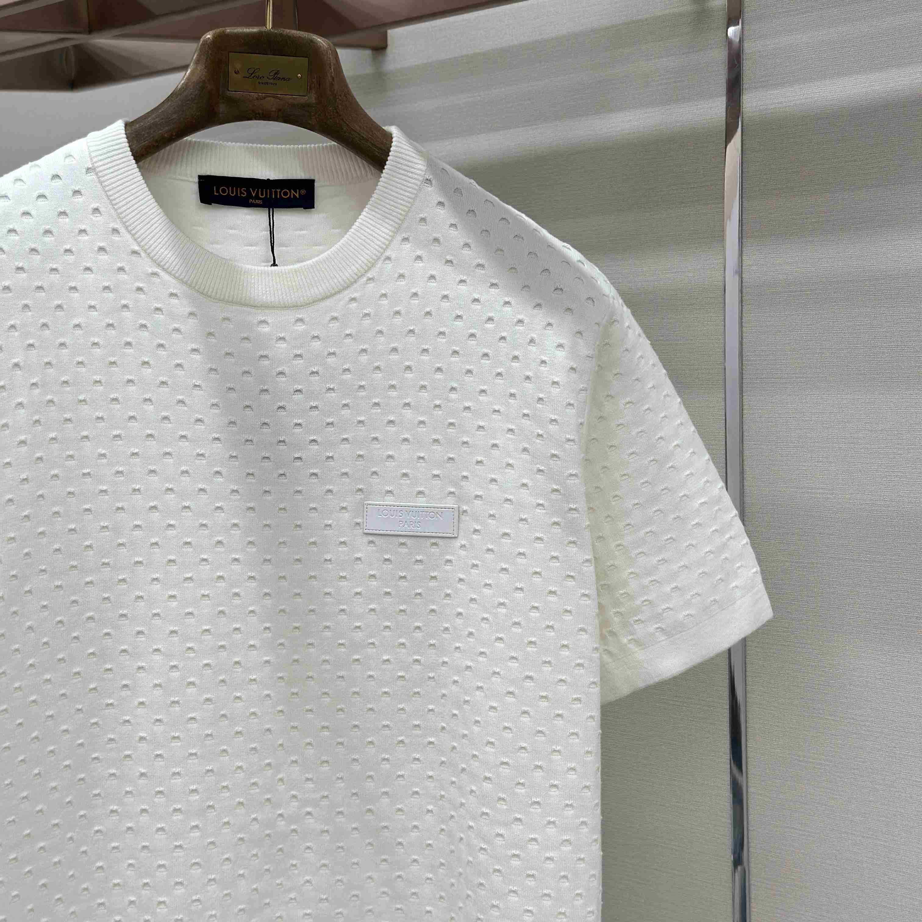 Louis Vuitton Knitted Mesh Short-Sleeved Crewneck 1AKOV9 - DesignerGu