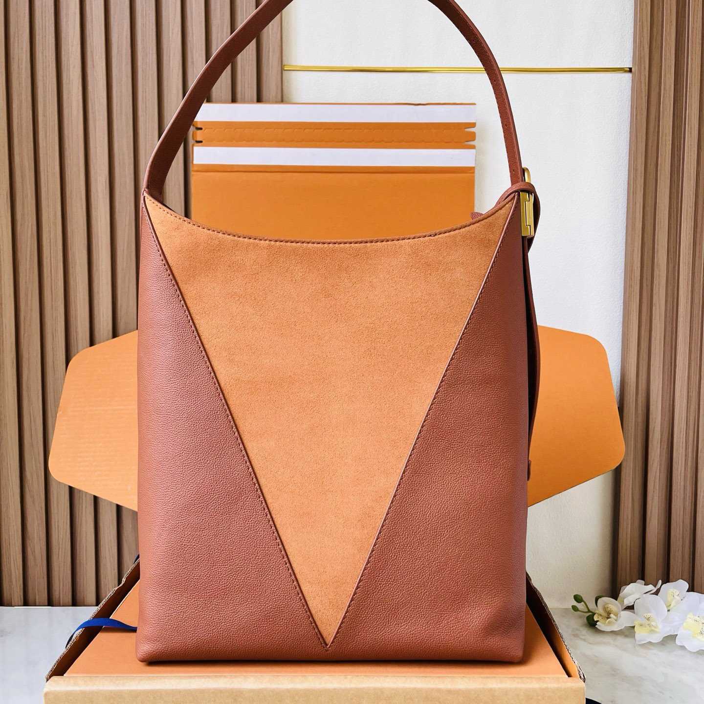 Louis Vuitton Low Key Hobo MM M29156 - DesignerGu