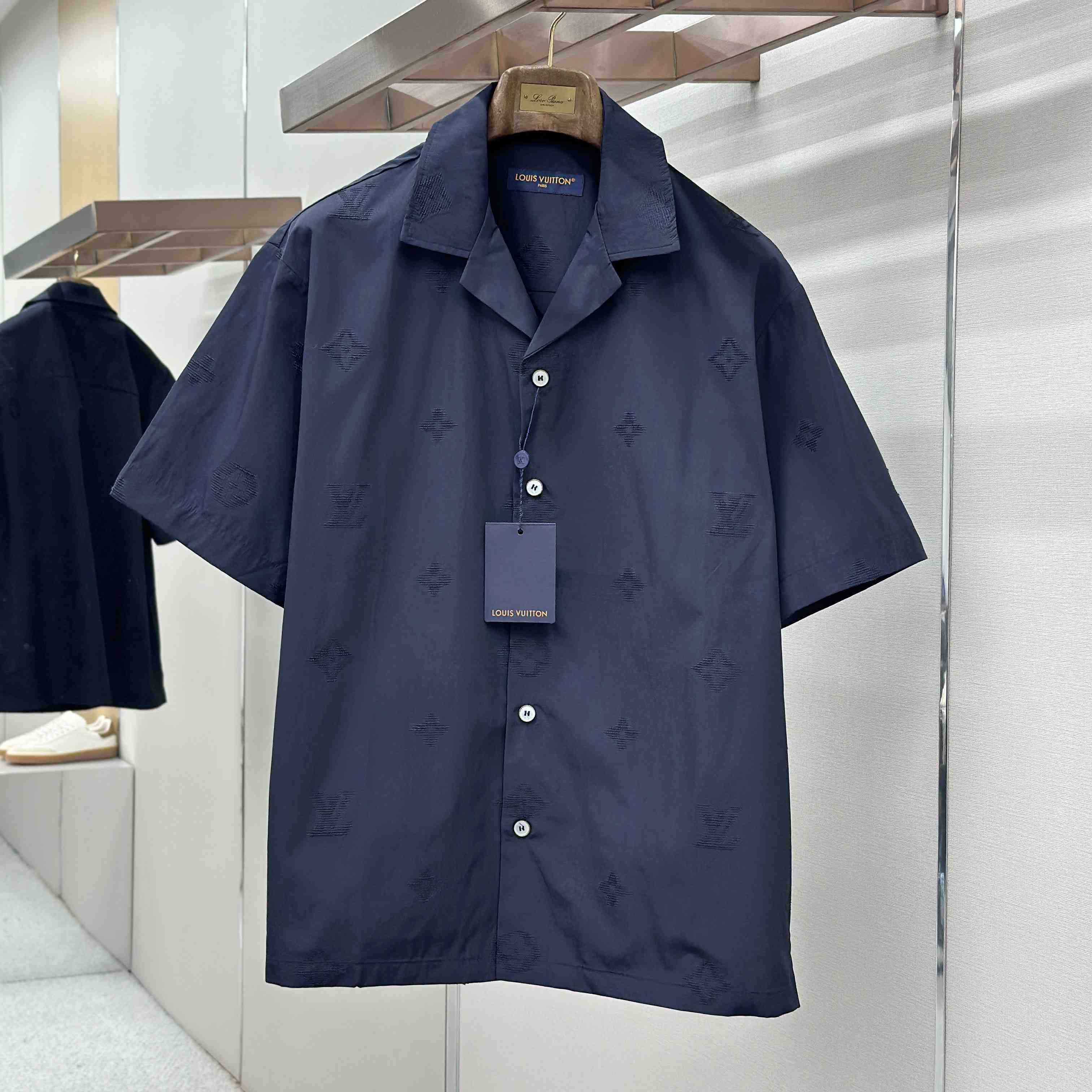 Louis Vuitton Monogram Bouclette Open Collar Short-Sleeved Shirt 1AK7AE - DesignerGu
