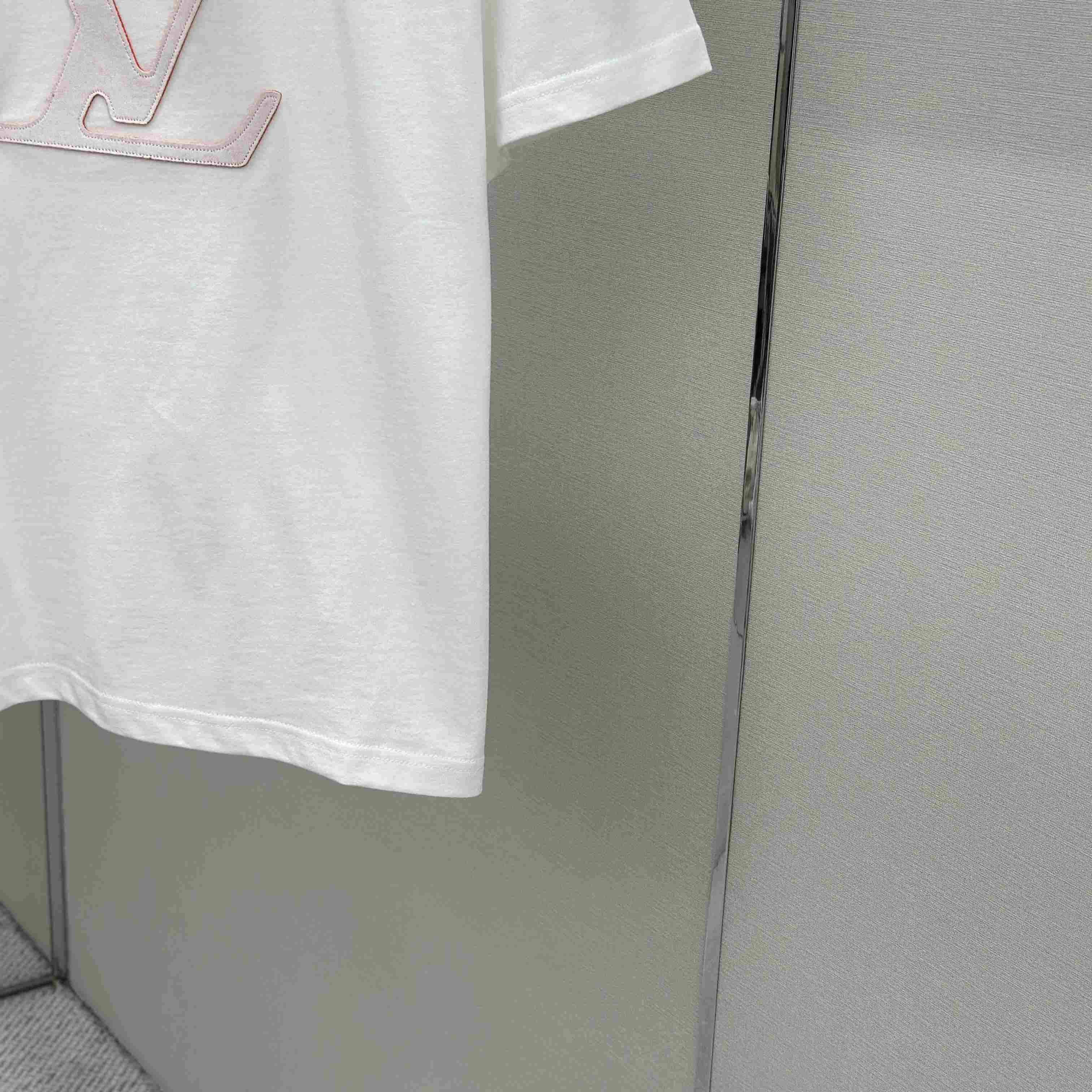 Louis Vuitton Laser Cut Signature T-Shirt 1AKOSE - DesignerGu