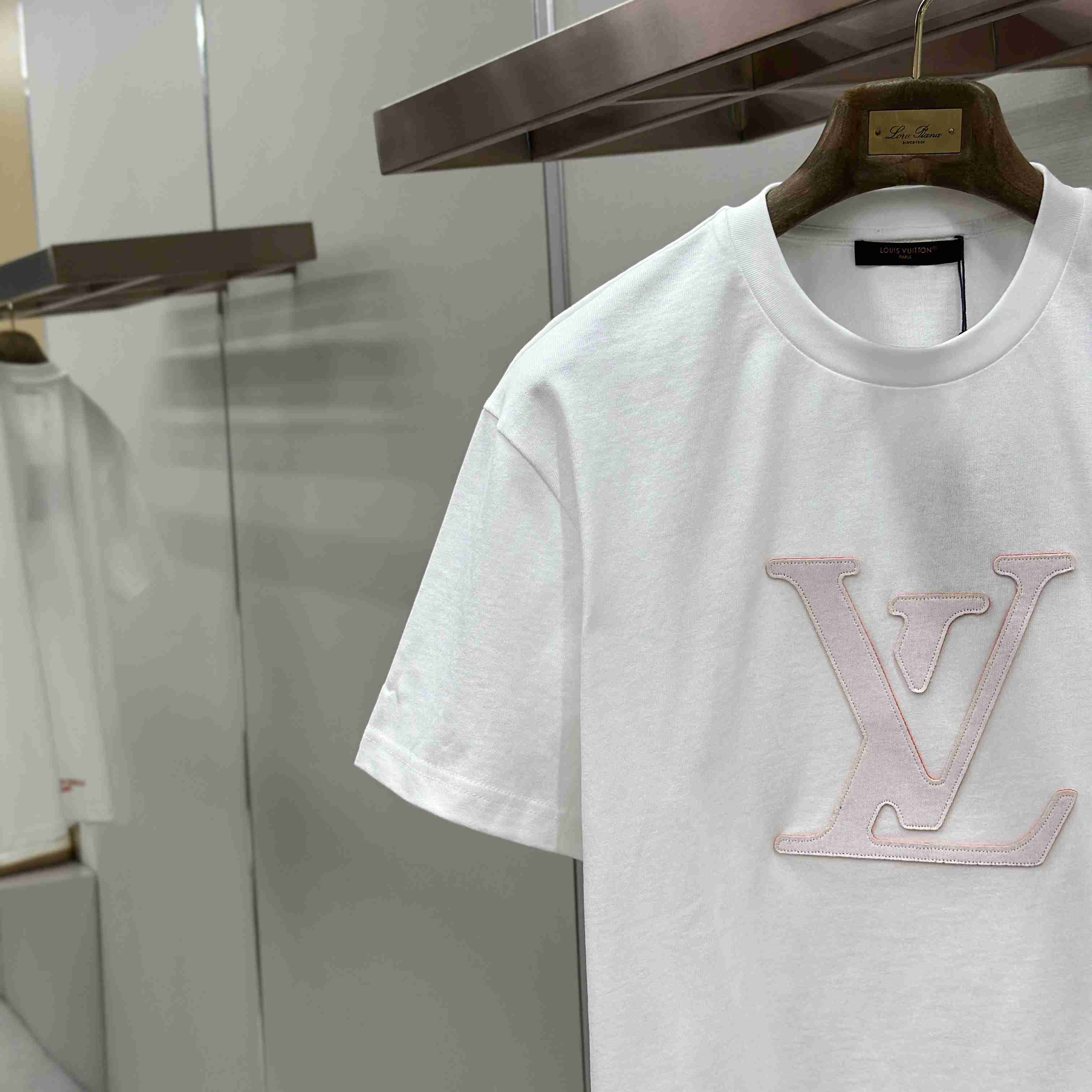 Louis Vuitton Laser Cut Signature T-Shirt 1AKOSE - DesignerGu