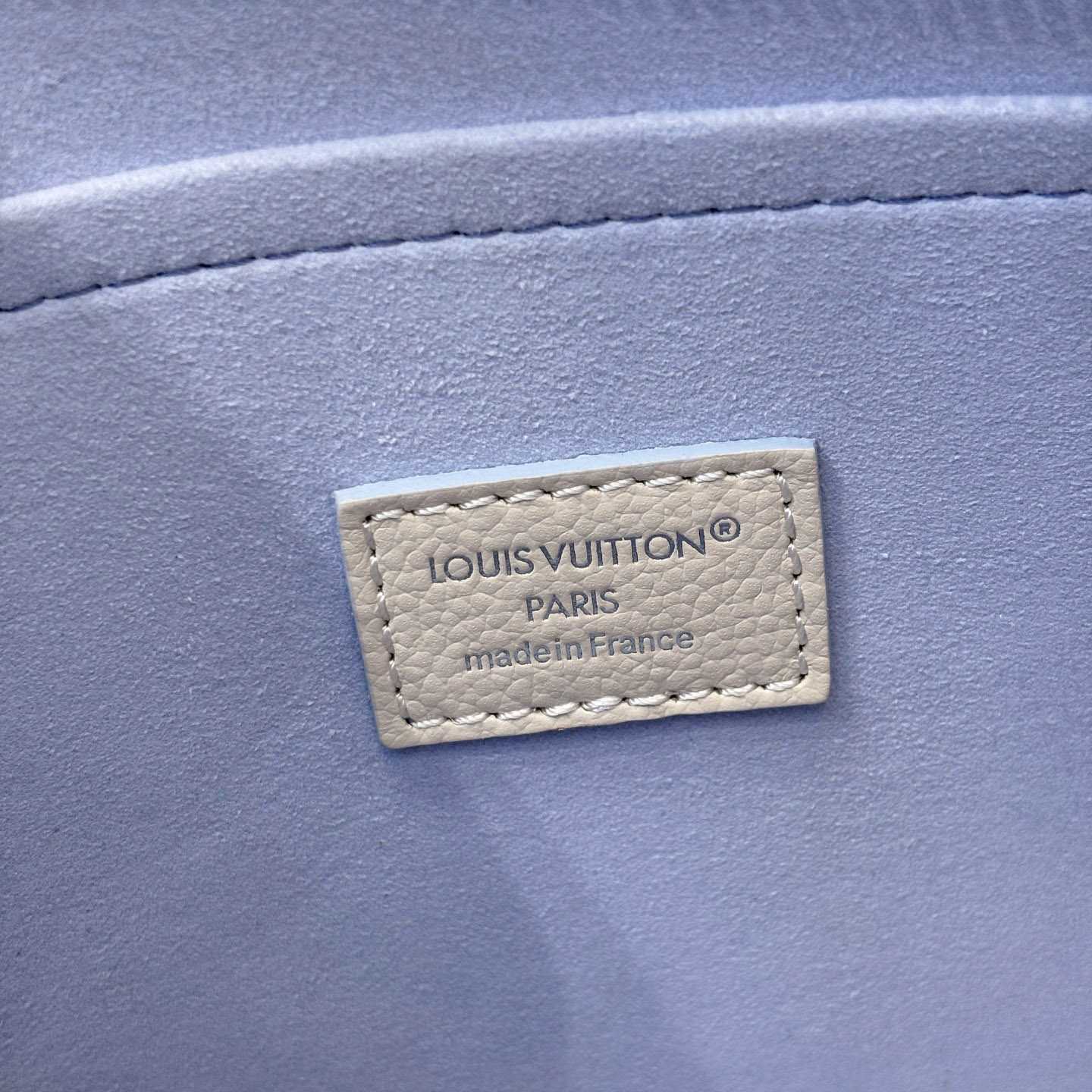 Louis Vuitton Carryall East-West M2A369 - DesignerGu