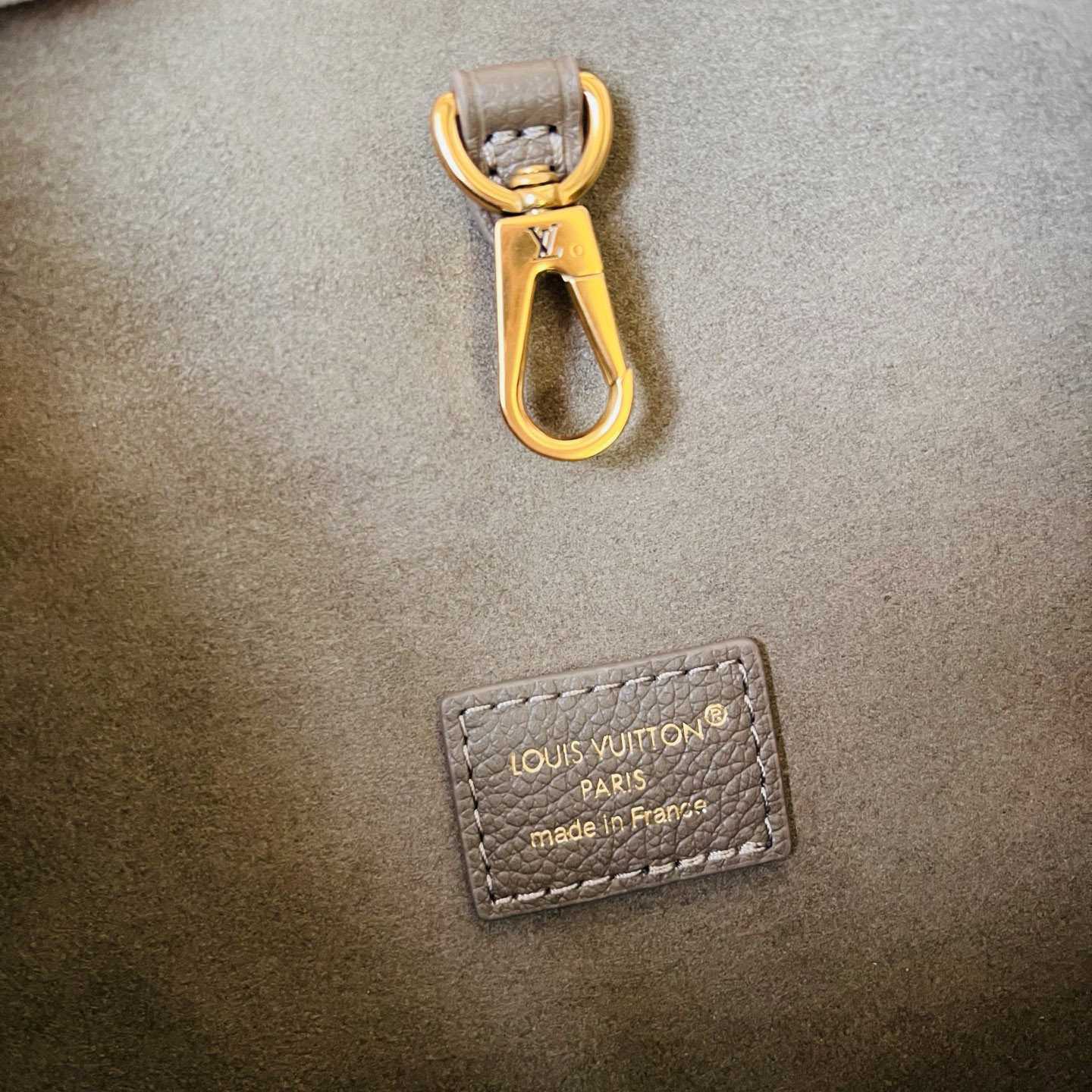 Louis Vuitton Low Key Hobo MM M29144 - DesignerGu