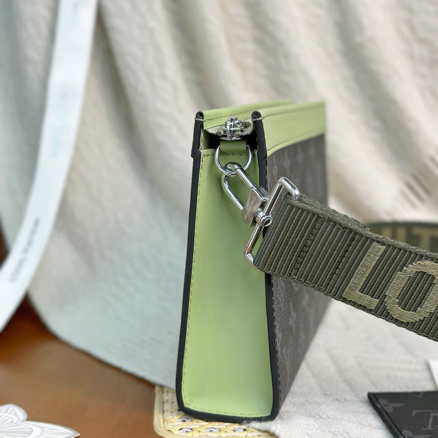 Louis Vuitton Gaston Wearable Wallet M28733 - DesignerGu