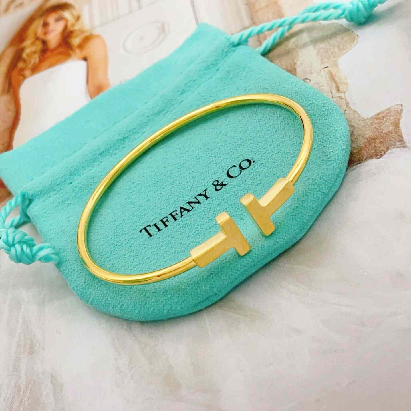 Tiffany Wire Bracelet In Yellow Gold - DesignerGu