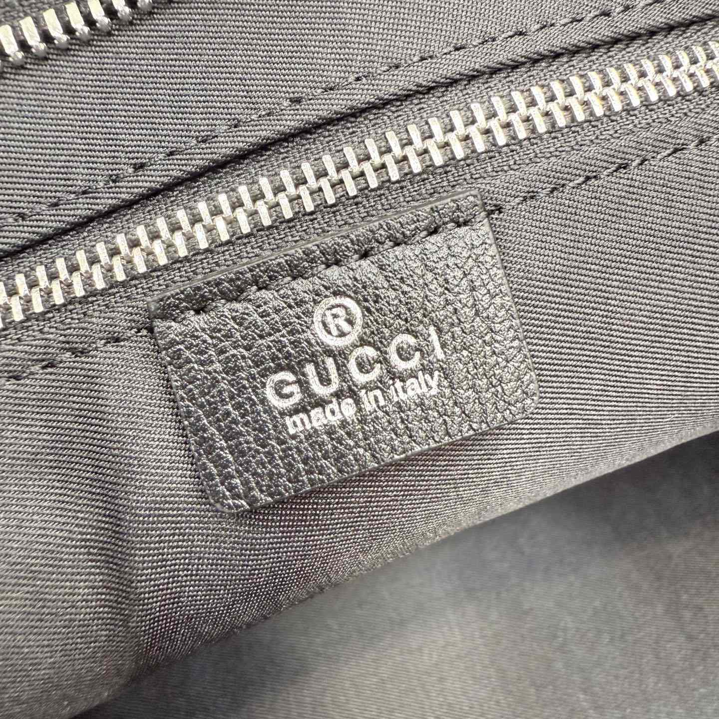 Gucci Essence Classic Medium Portfolio Case A006QO - DesignerGu