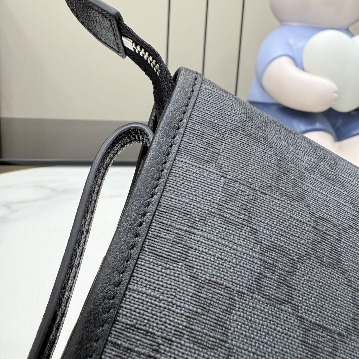Gucci Essence Classic Medium Portfolio Case A006QO - DesignerGu