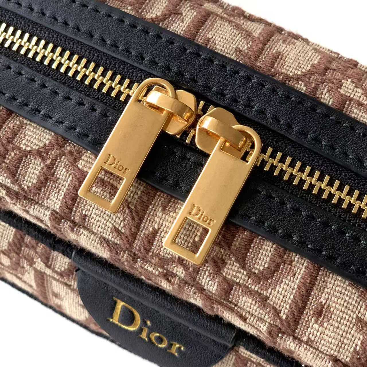 Dior Mini Pocket Dior Jett Zipped Messenger Bag - DesignerGu