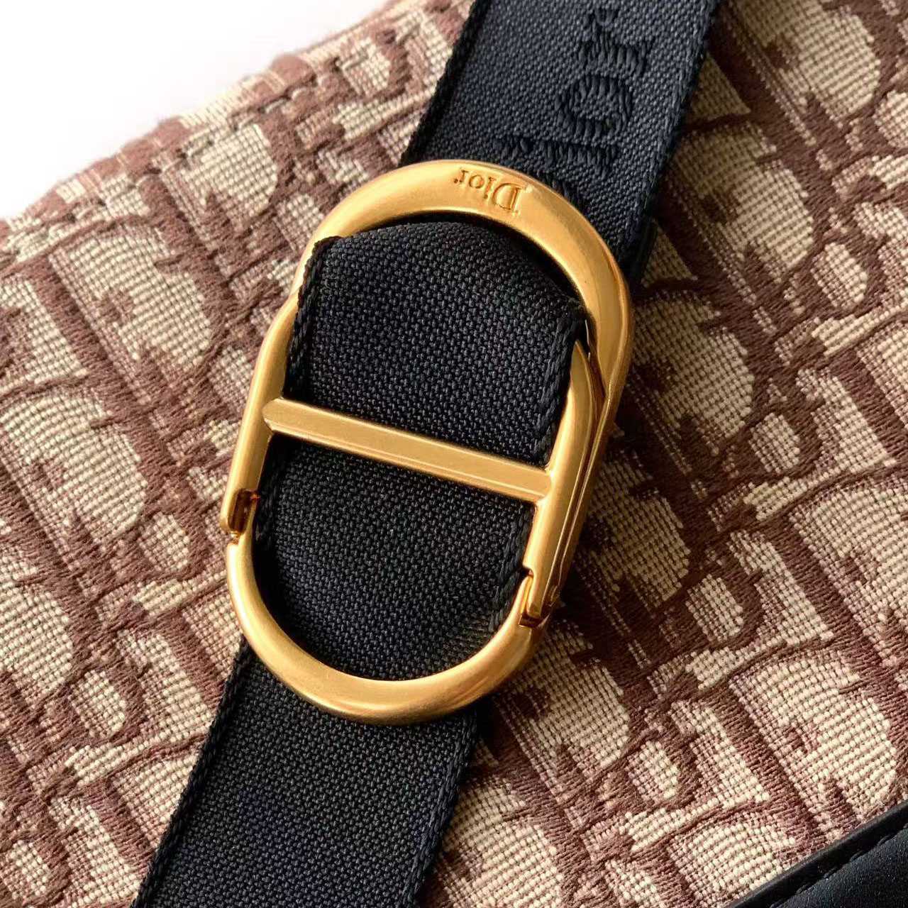 Dior Mini Pocket Dior Jett Zipped Messenger Bag - DesignerGu