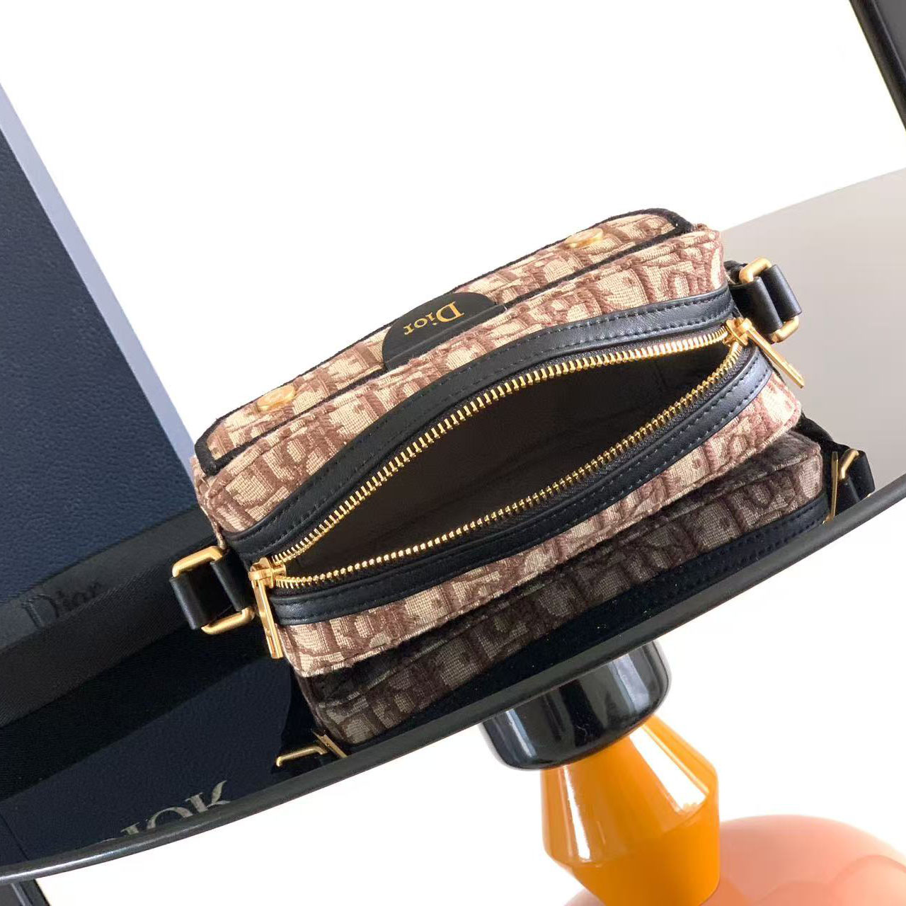 Dior Mini Pocket Dior Jett Zipped Messenger Bag - DesignerGu