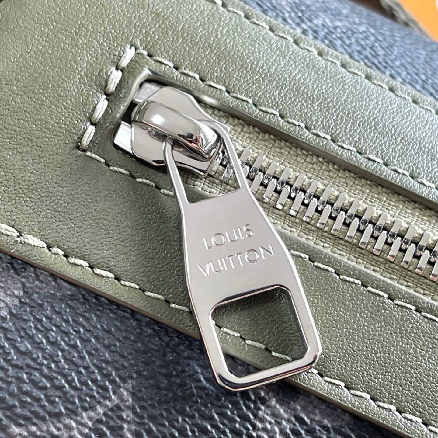 Louis Vuitton Courrier Messenger M28629 - DesignerGu