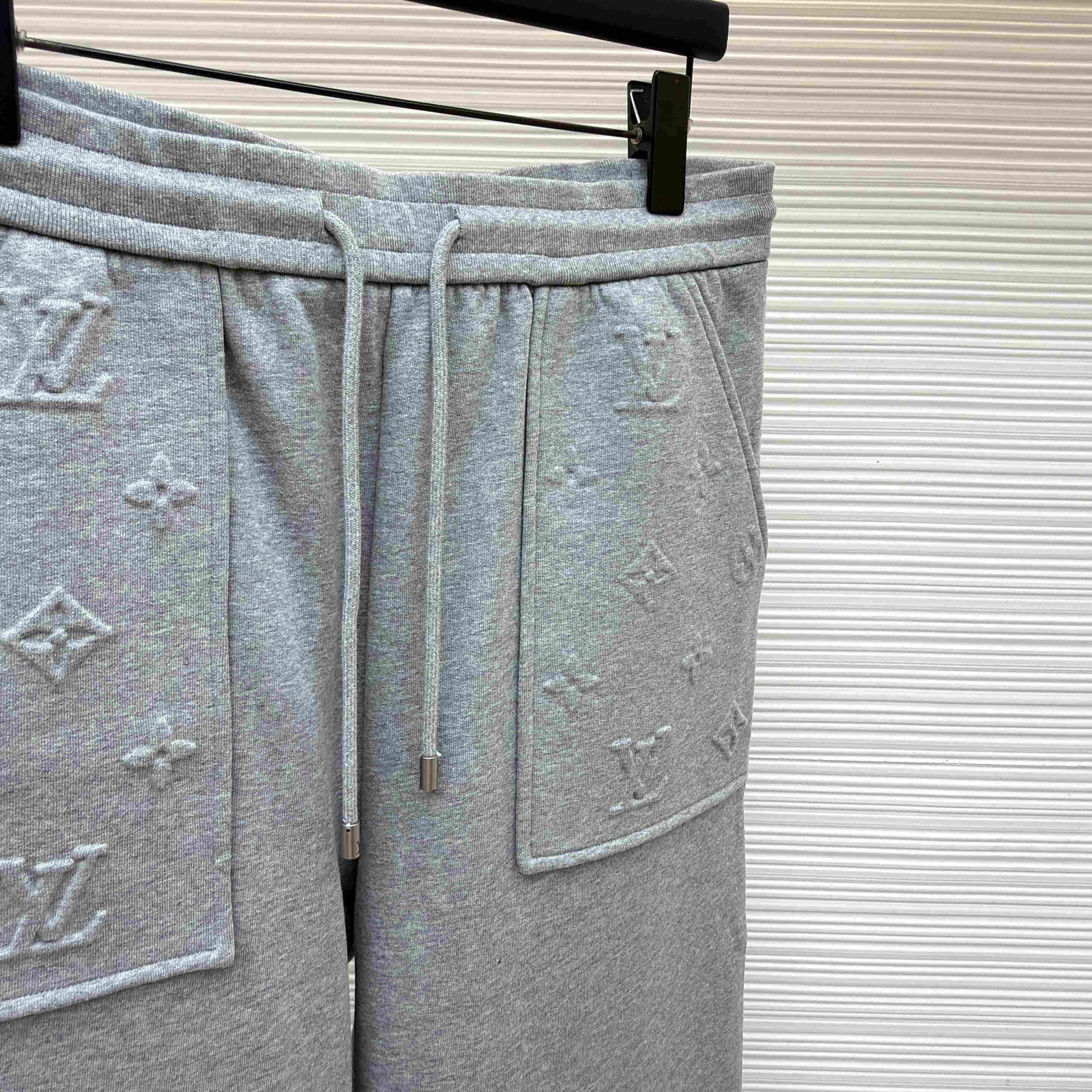 Louis Vuitton Embossed Signature Detail Pants 1AK6IK - DesignerGu