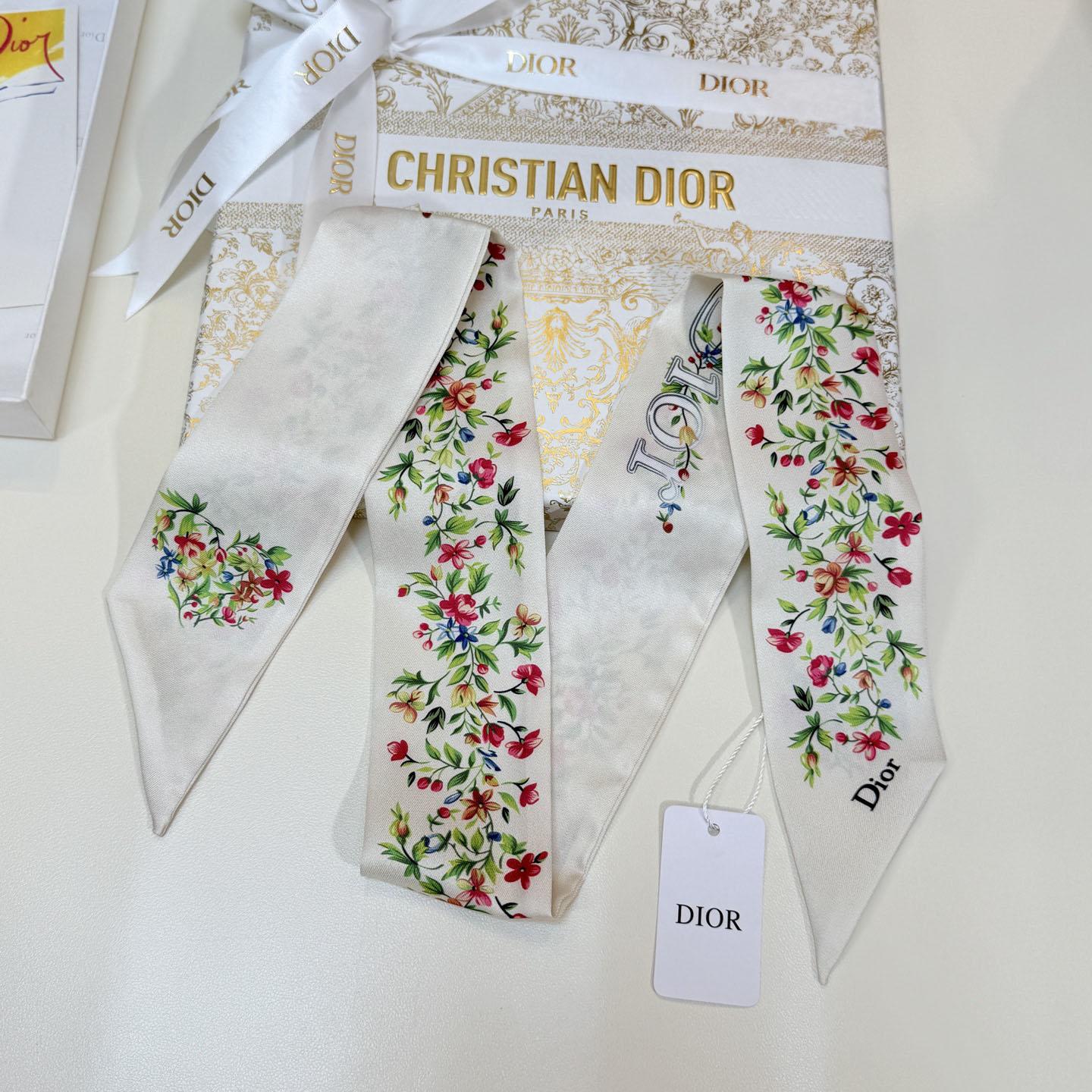 Dior Dioramour Floral Heart Mitzah Scarf - DesignerGu