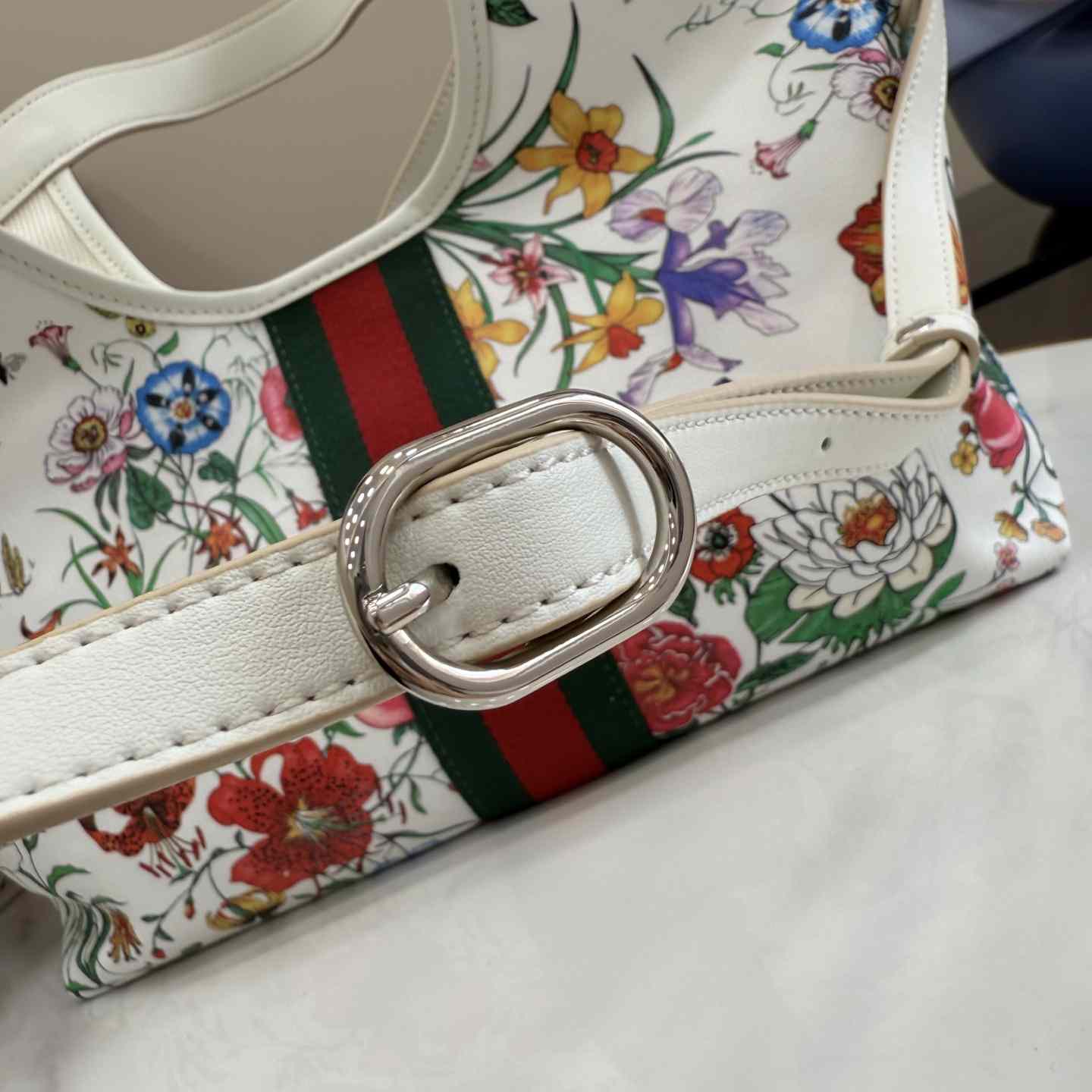 Gucci Giglio Small Tote Bag 860845 - DesignerGu