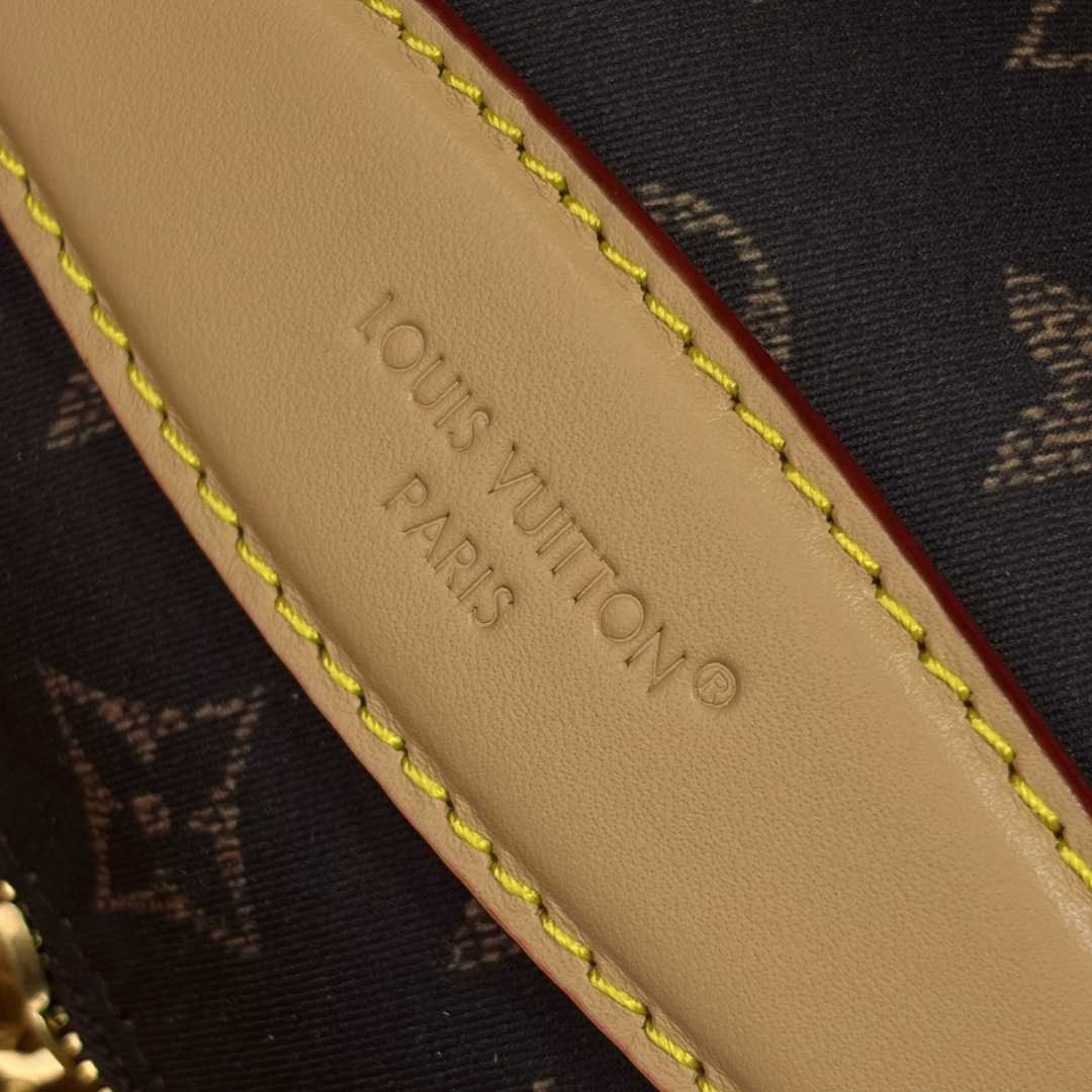 Louis Vuitton Rush Bumbag Louis Vuitton Silk Tech M2A452 - DesignerGu