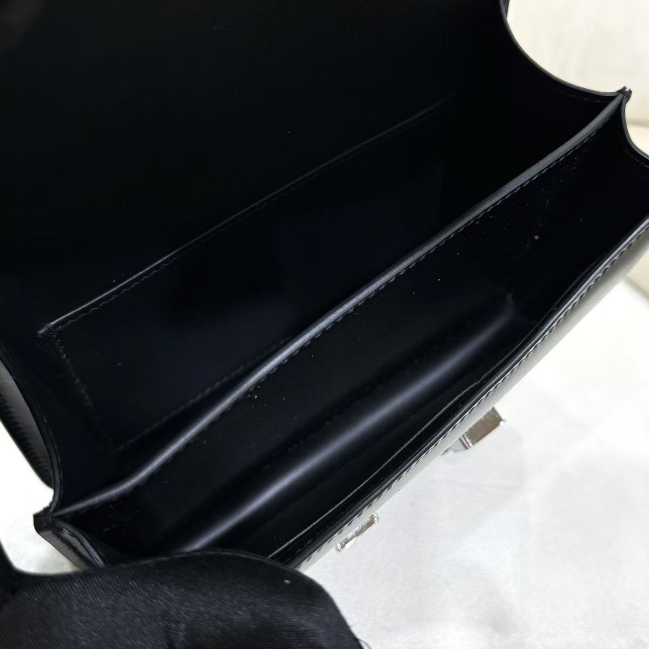 Hermès Box Constance 19 Black - DesignerGu