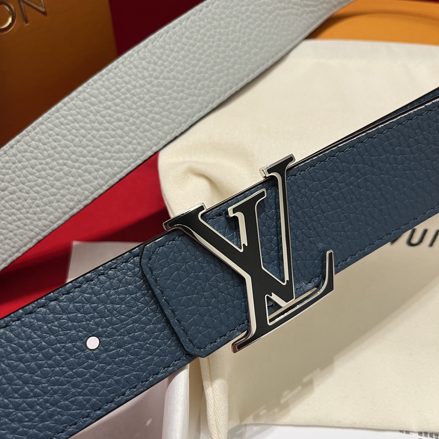 Louis Vuitton  40mm Reversible Belt - DesignerGu