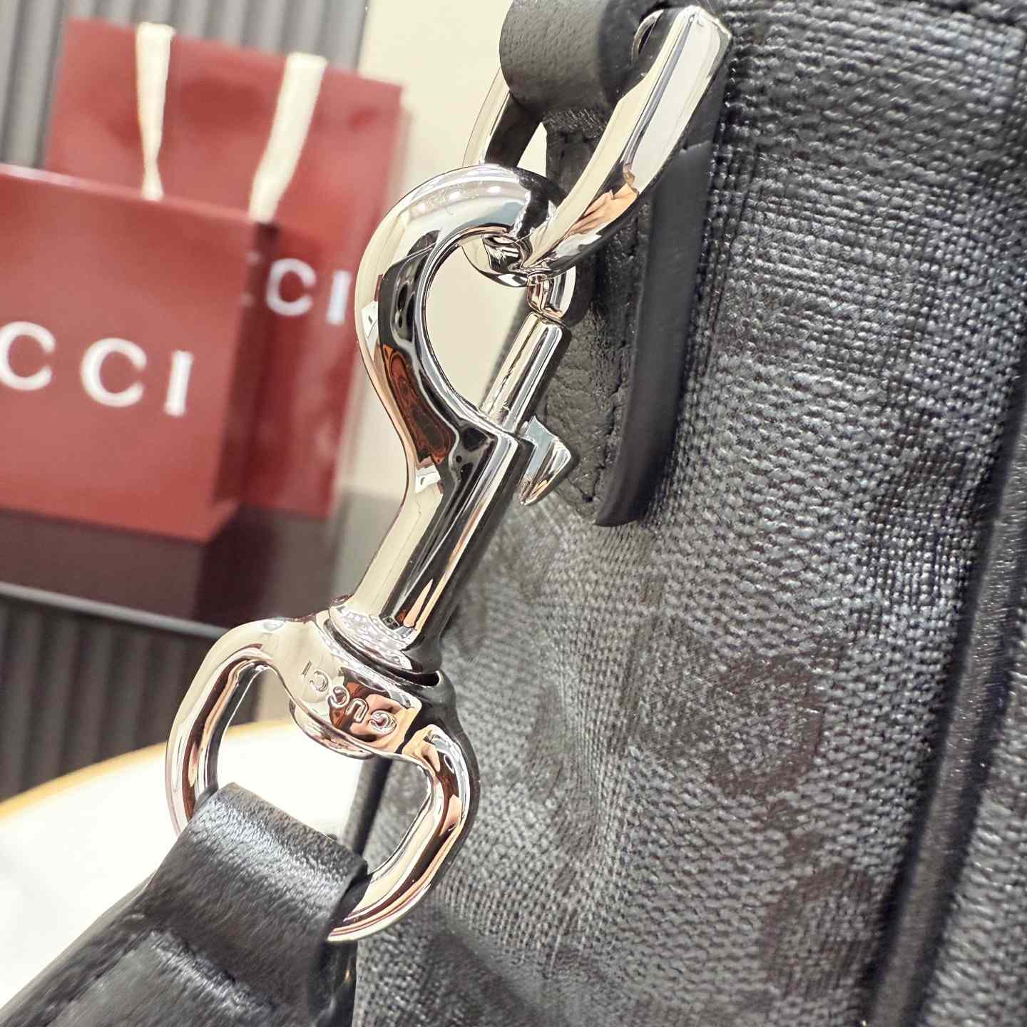 Gucci Essence Classic Medium Crossbody Bag A006JE - DesignerGu