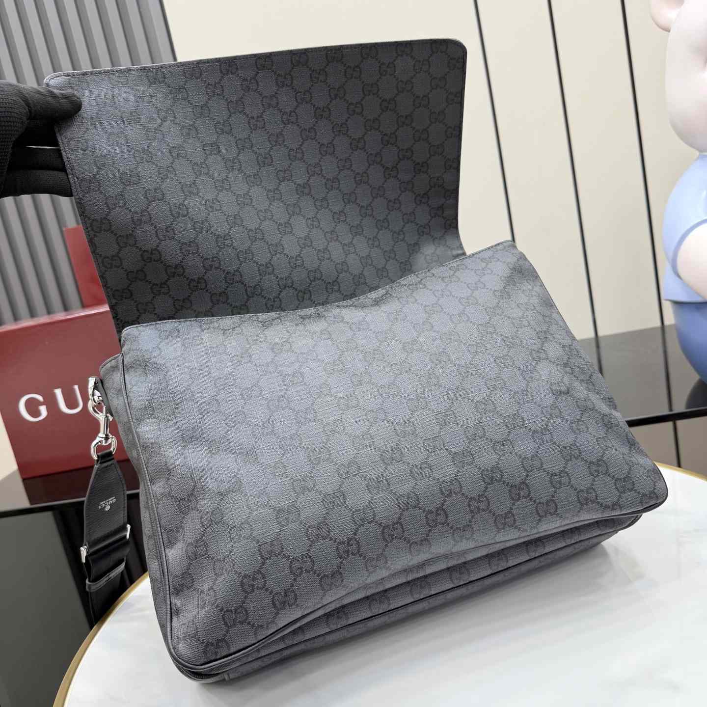 Gucci Essence Classic Medium Crossbody Bag A006JE - DesignerGu