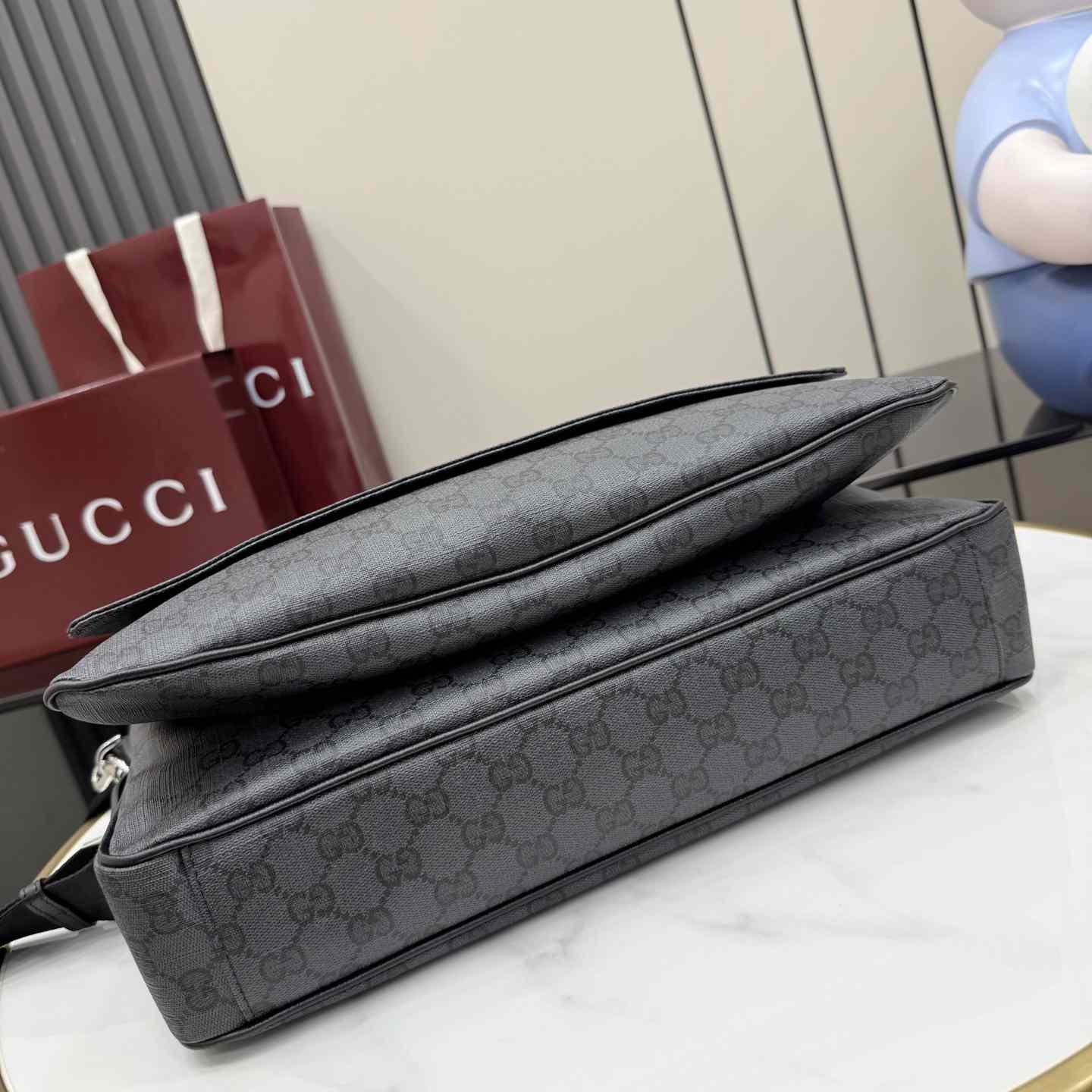 Gucci Essence Classic Medium Crossbody Bag A006JE - DesignerGu