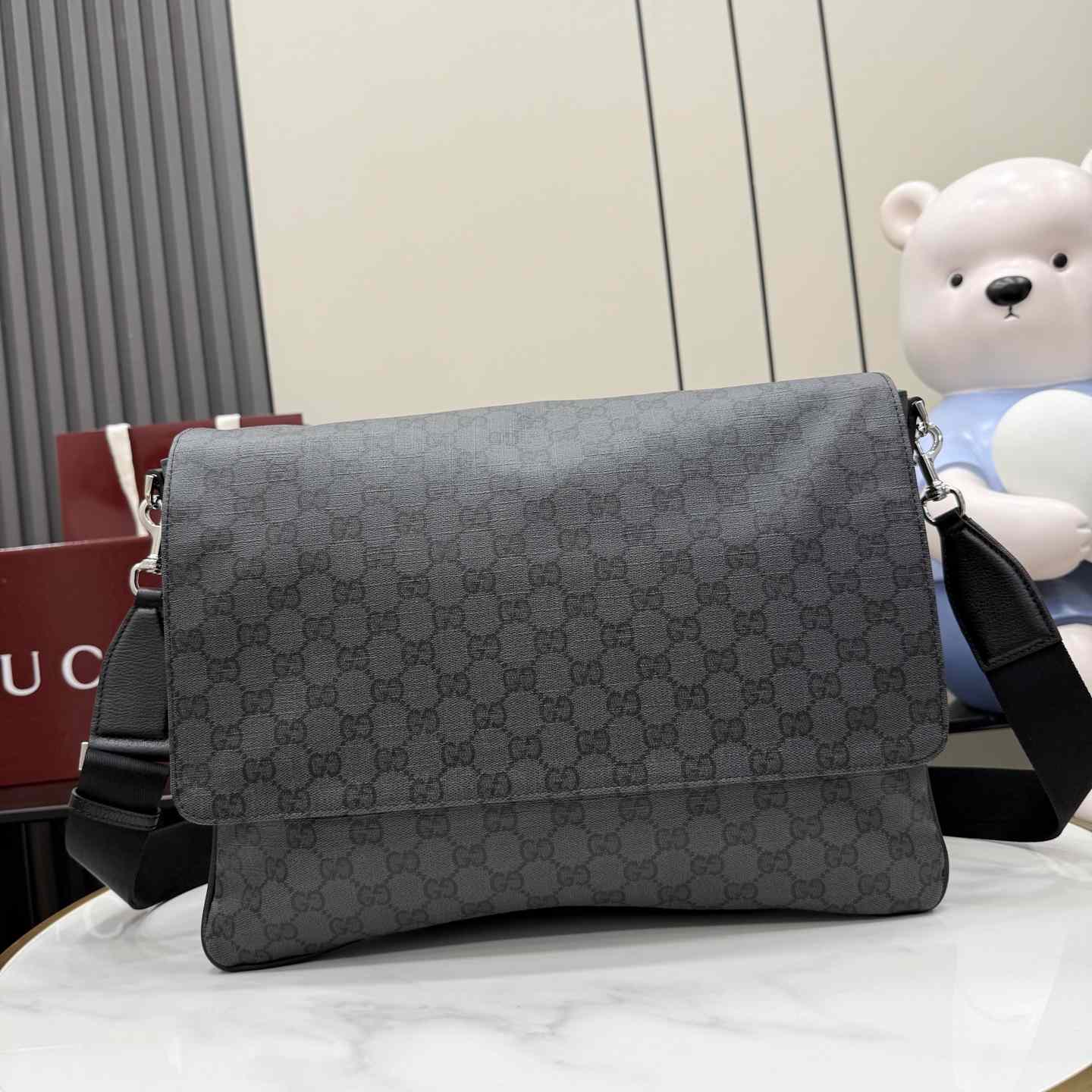 Gucci Essence Classic Medium Crossbody Bag A006JE - DesignerGu