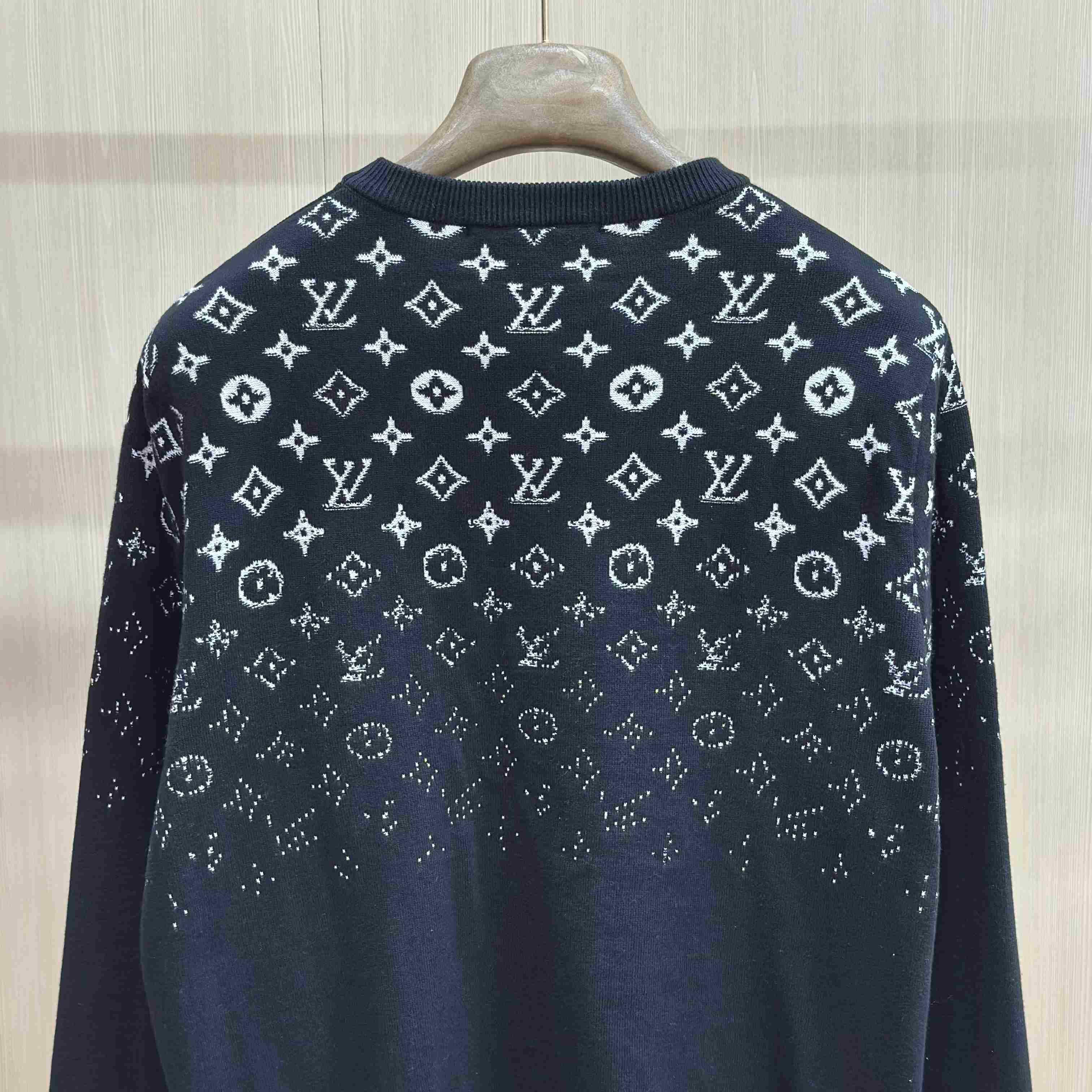 Louis Vuitton Gradient Cotton Crewneck 1AFAPX - DesignerGu