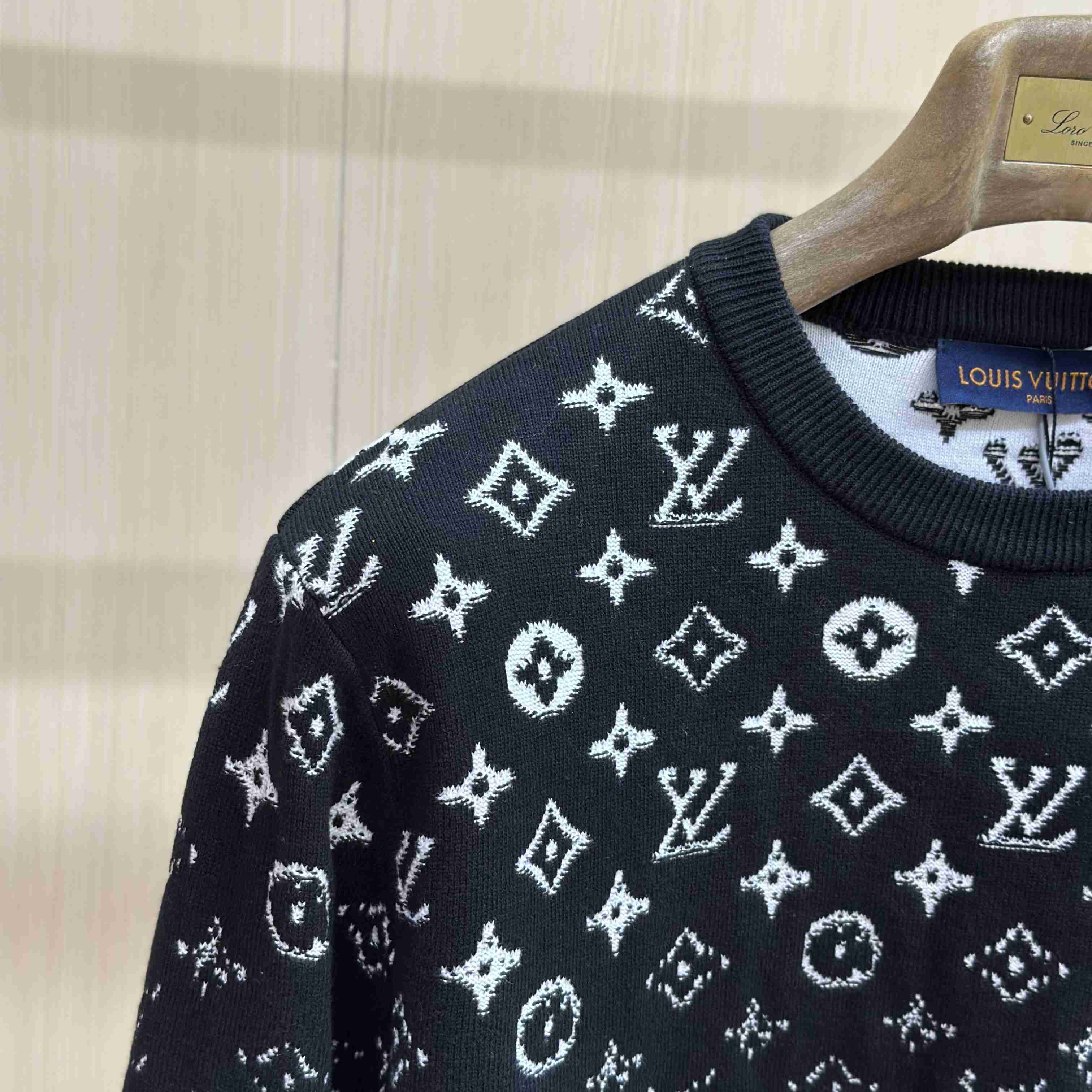 Louis Vuitton Gradient Cotton Crewneck 1AFAPX - DesignerGu