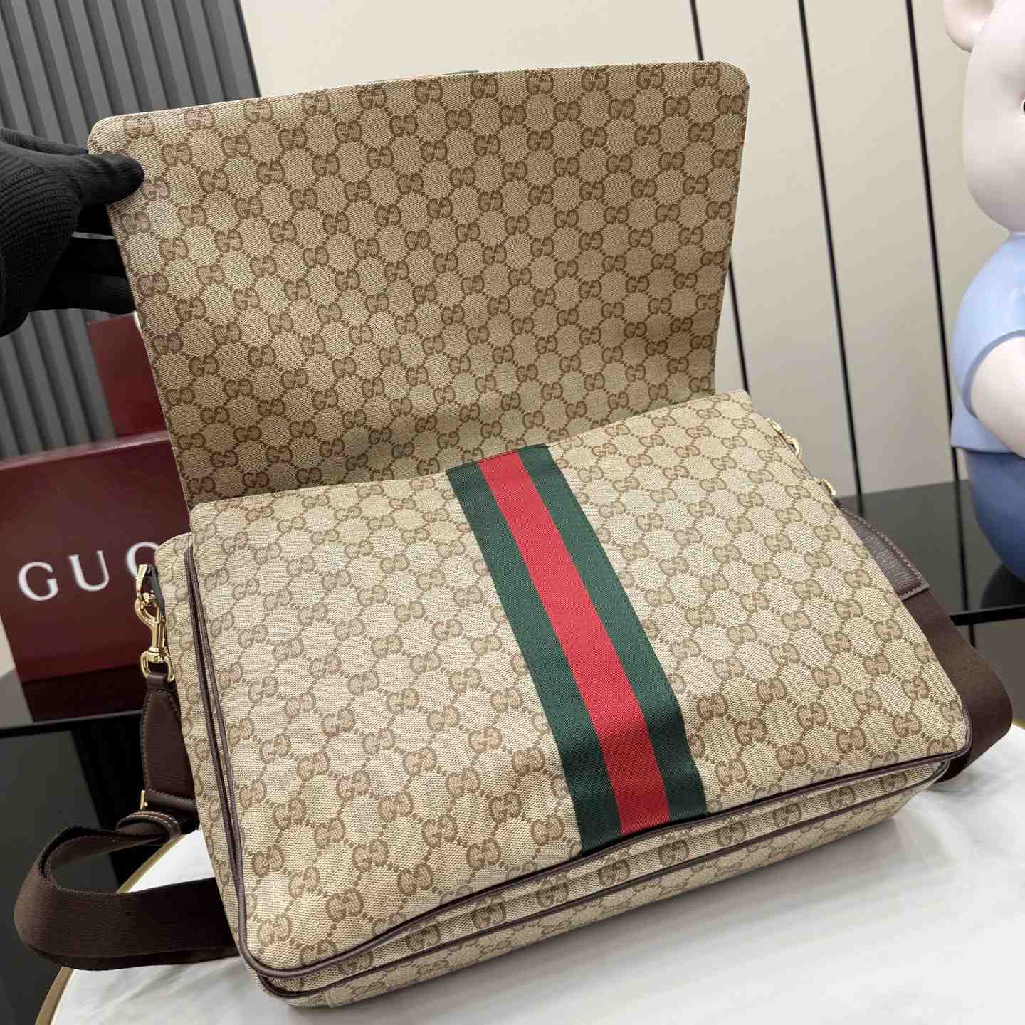 Gucci Essence Classic Medium Crossbody Bag A006JE - DesignerGu