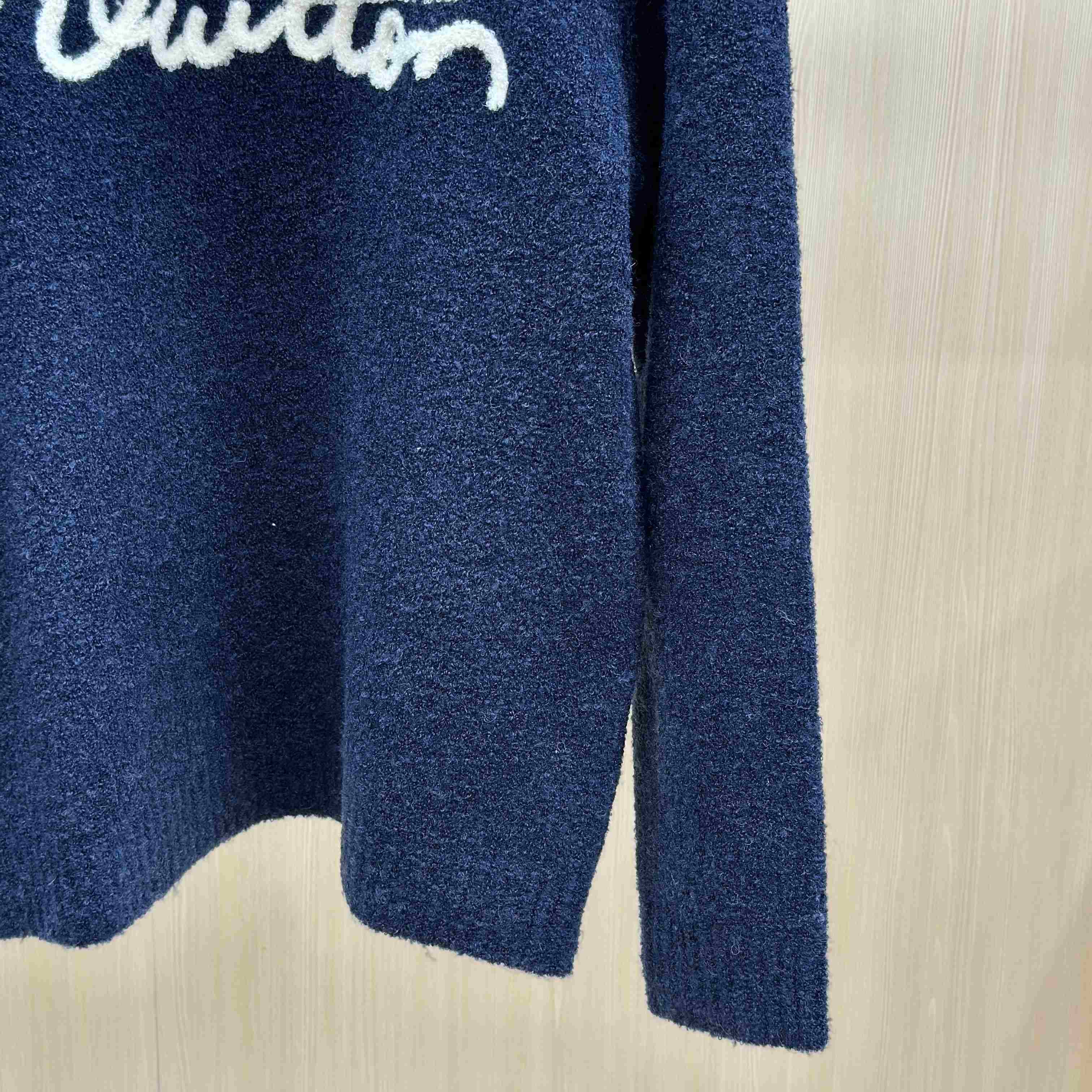 Louis Vuitton Embroidered Signature Long-Sleeved Crewneck 1AKLW3 - DesignerGu