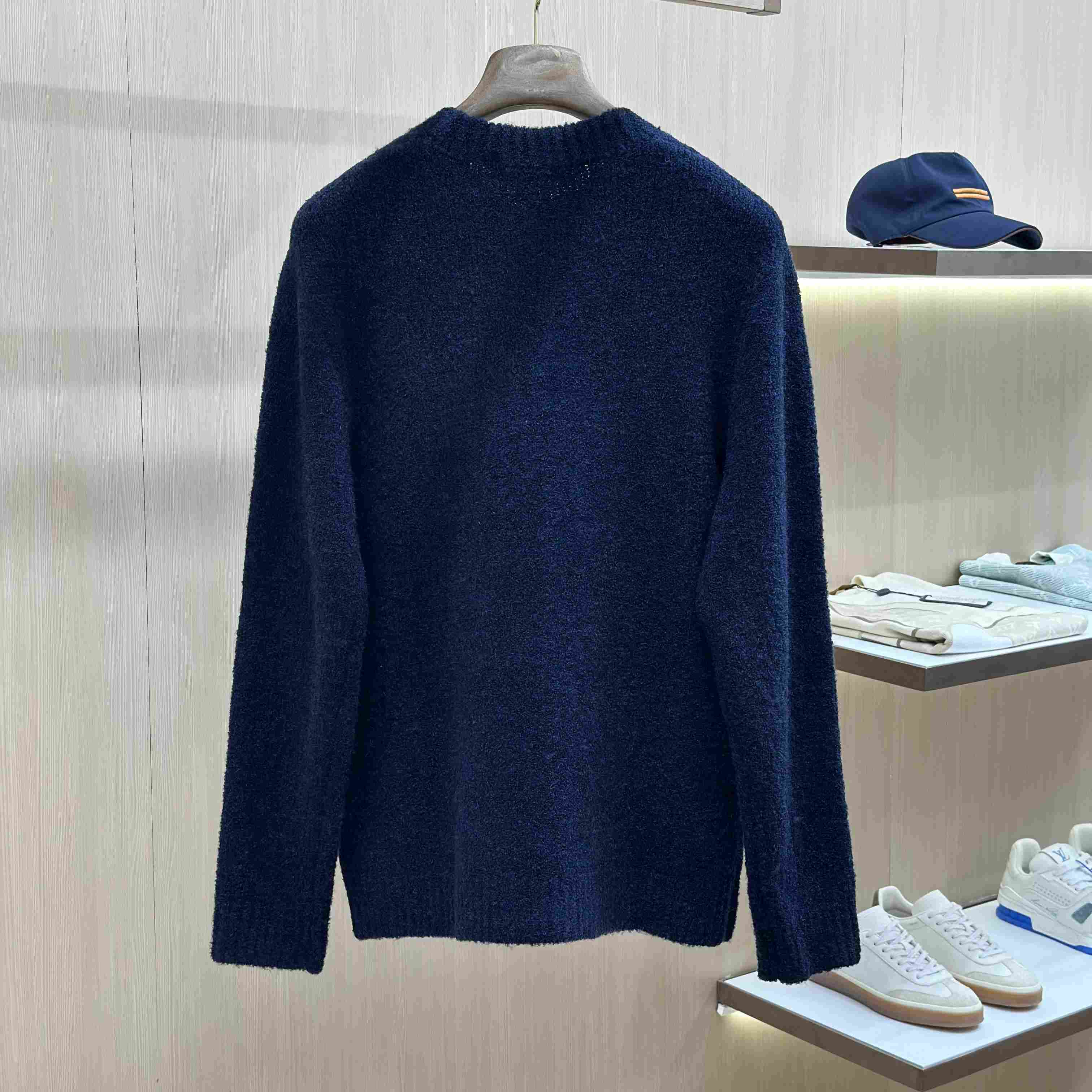 Louis Vuitton Embroidered Signature Long-Sleeved Crewneck 1AKLW3 - DesignerGu
