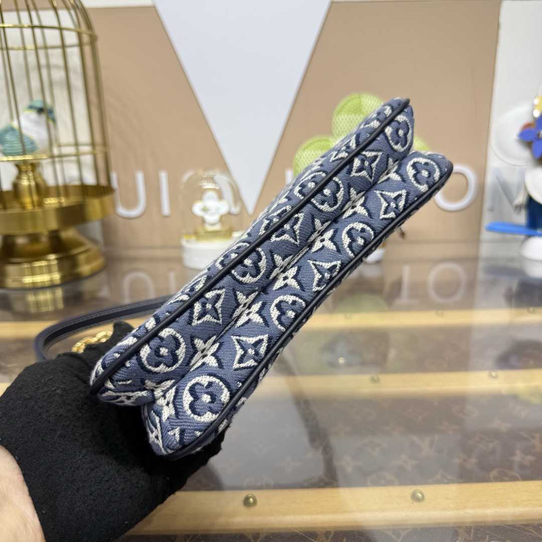 Louis Vuitton Pochette Liv M29895 - DesignerGu