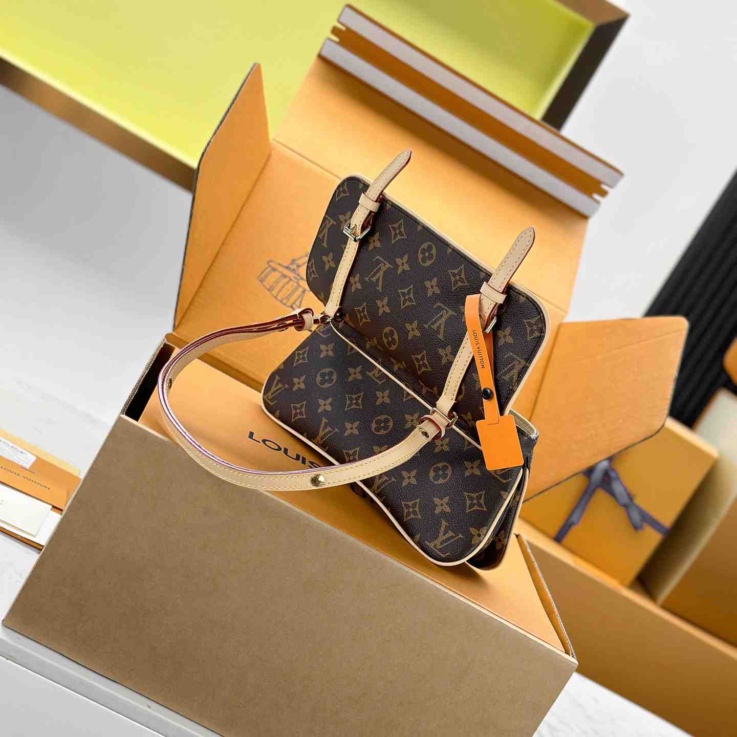 Louis Vuitton  Marelle M28613 - DesignerGu