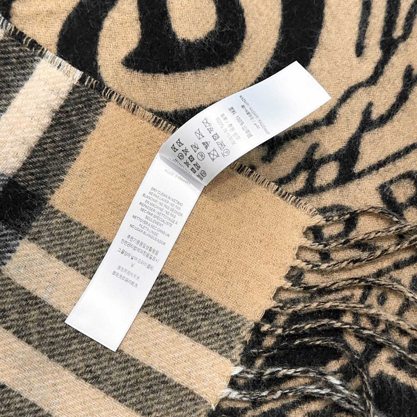 Burberry Wide Reversible Stormy Knight Scarf - DesignerGu