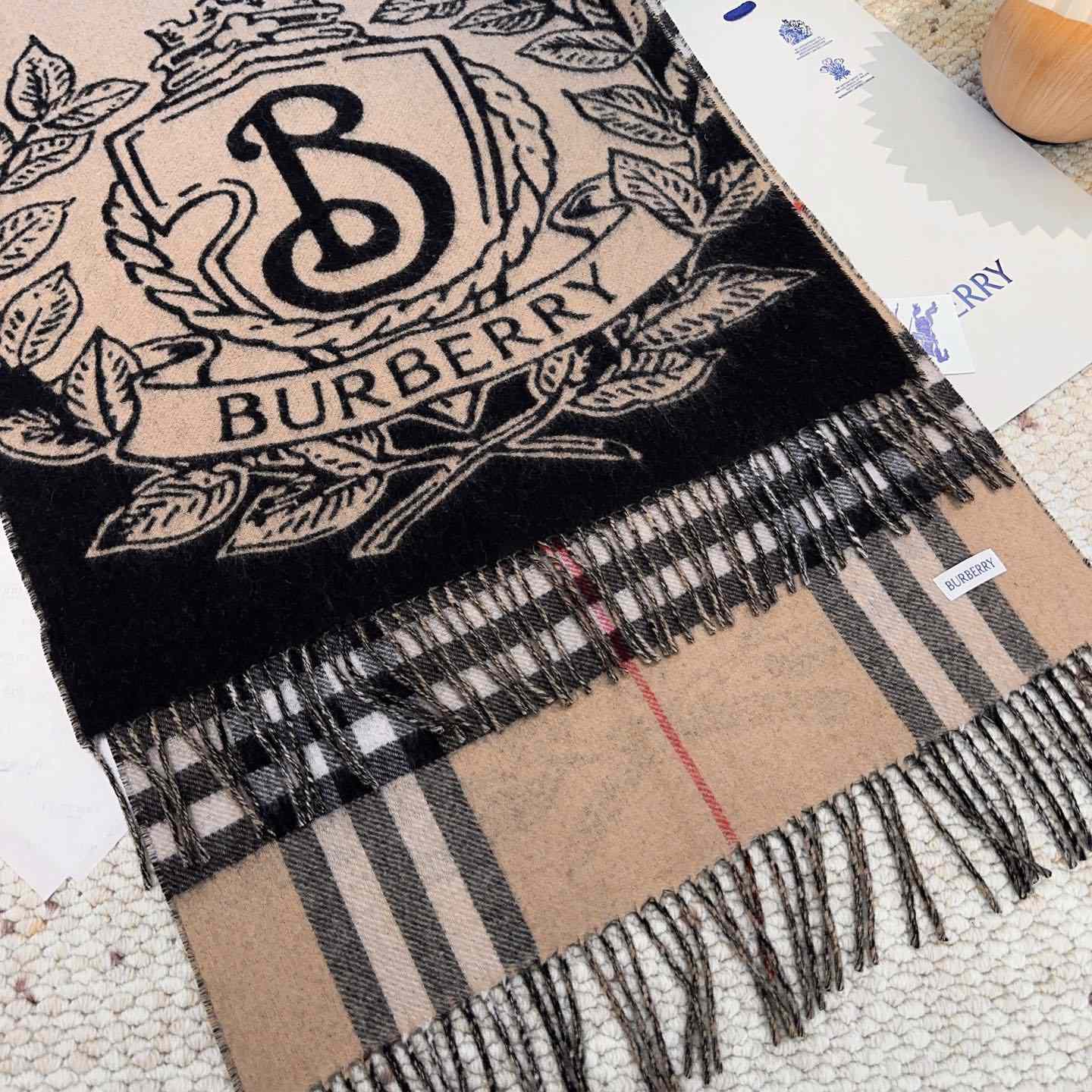 Burberry Wide Reversible Stormy Knight Scarf - DesignerGu