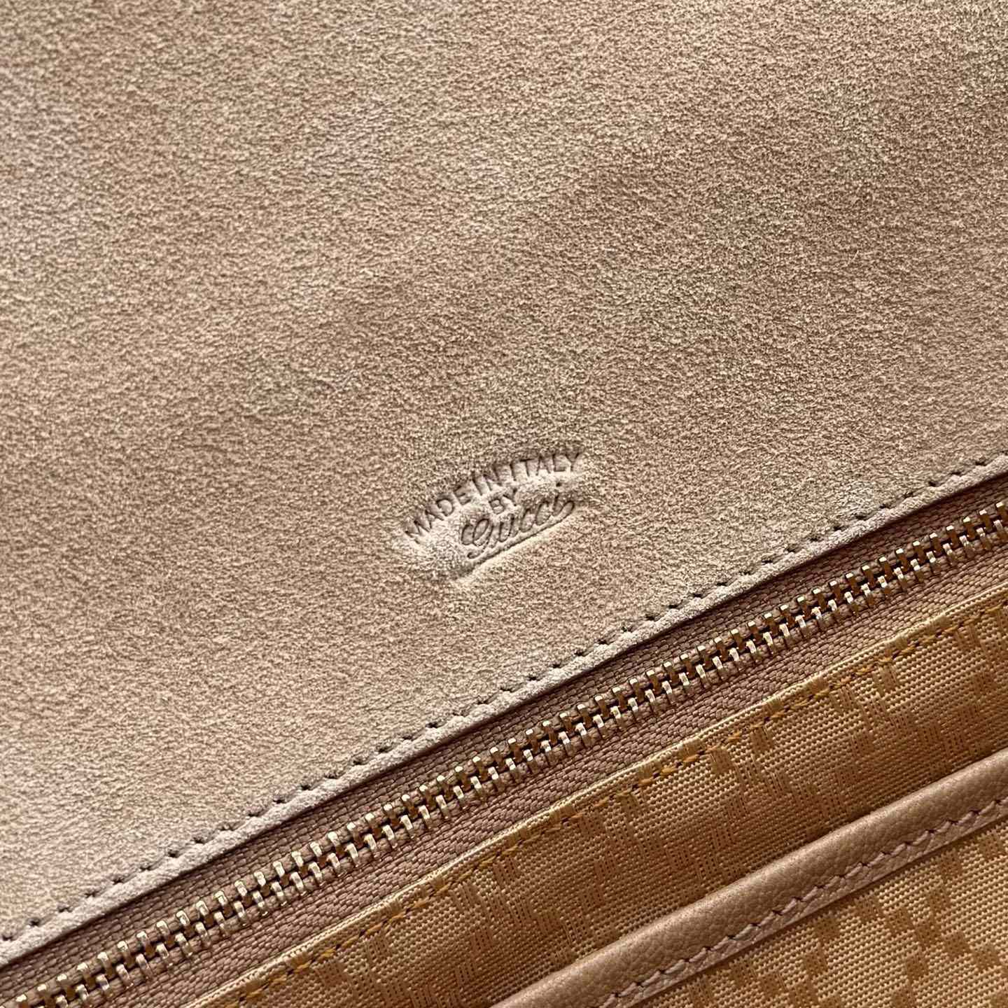Gucci Paparazzo Medium Top Handle Bag 875018 - DesignerGu
