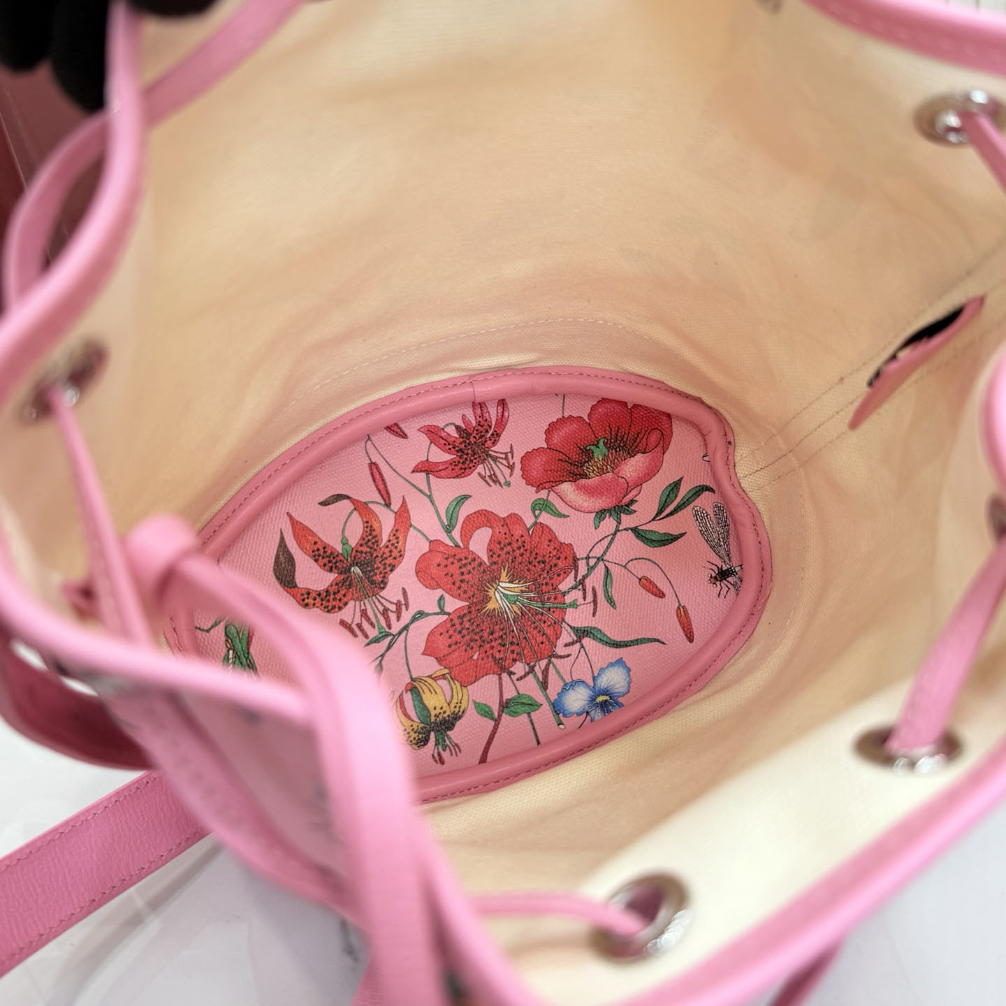 Gucci Venice Small Bucket Bag A002GW - DesignerGu