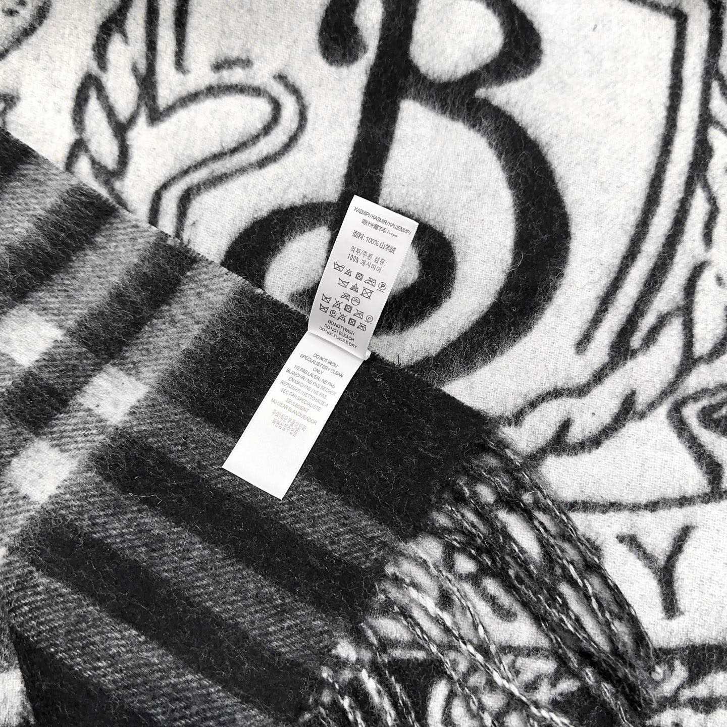 Burberry Wide Reversible Stormy Knight Scarf - DesignerGu