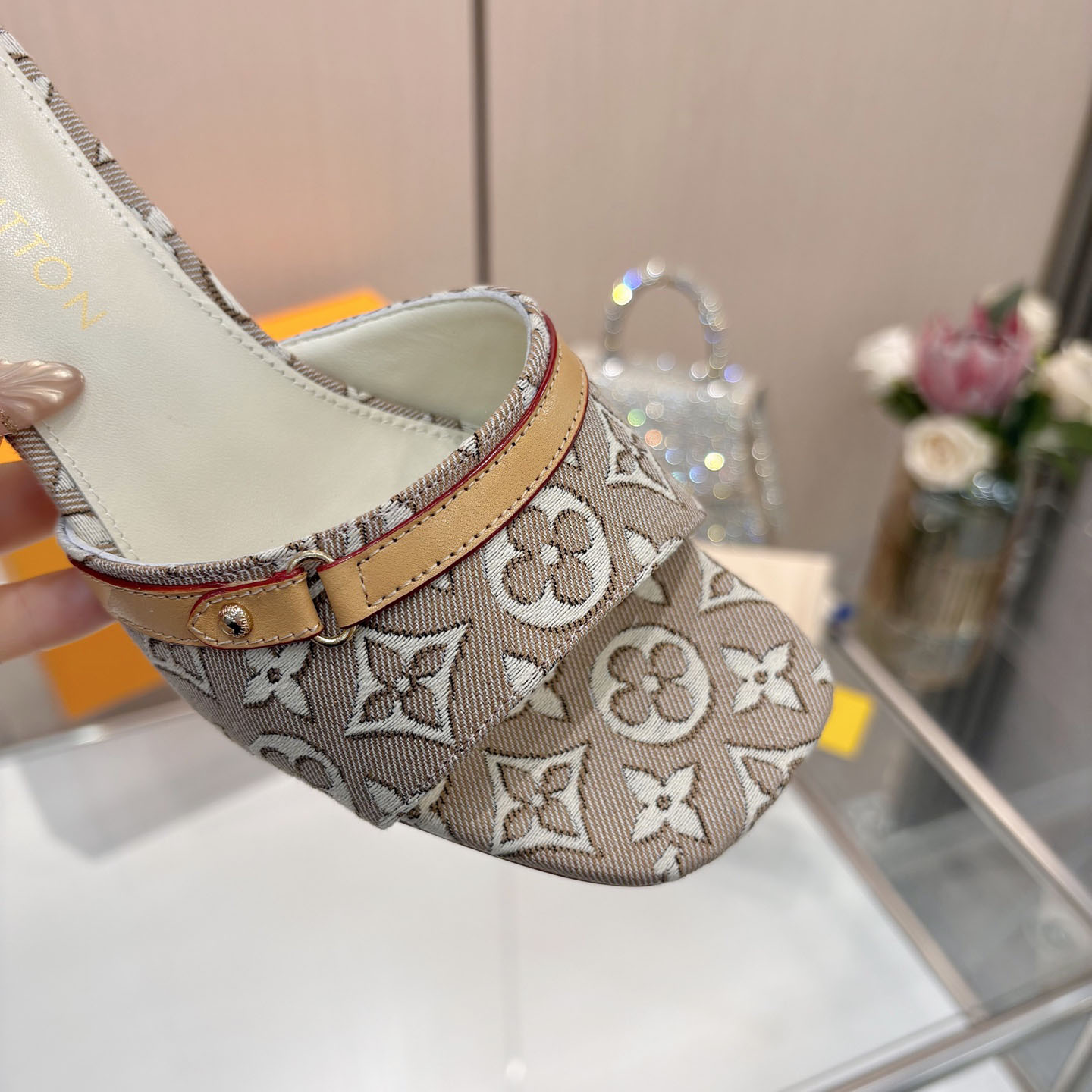 Louis Vuitton 6AM Mule 1AKJCK - DesignerGu