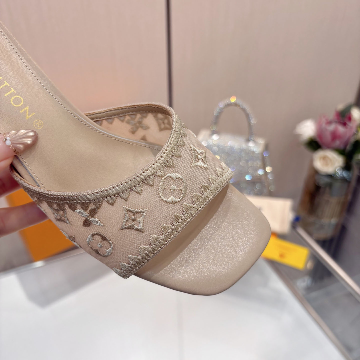 Louis Vuitton 6AM Mule - DesignerGu