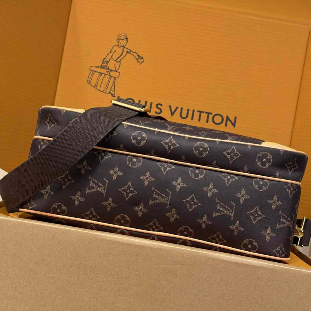Louis Vuitton Nil XL Louis Vuitton Silk Tech - DesignerGu