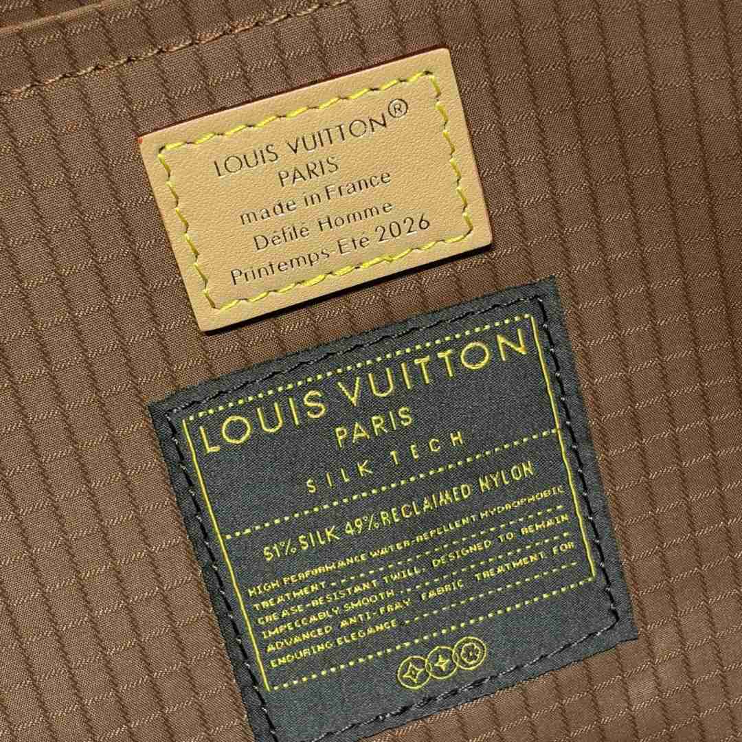 Louis Vuitton Nil XL Louis Vuitton Silk Tech - DesignerGu