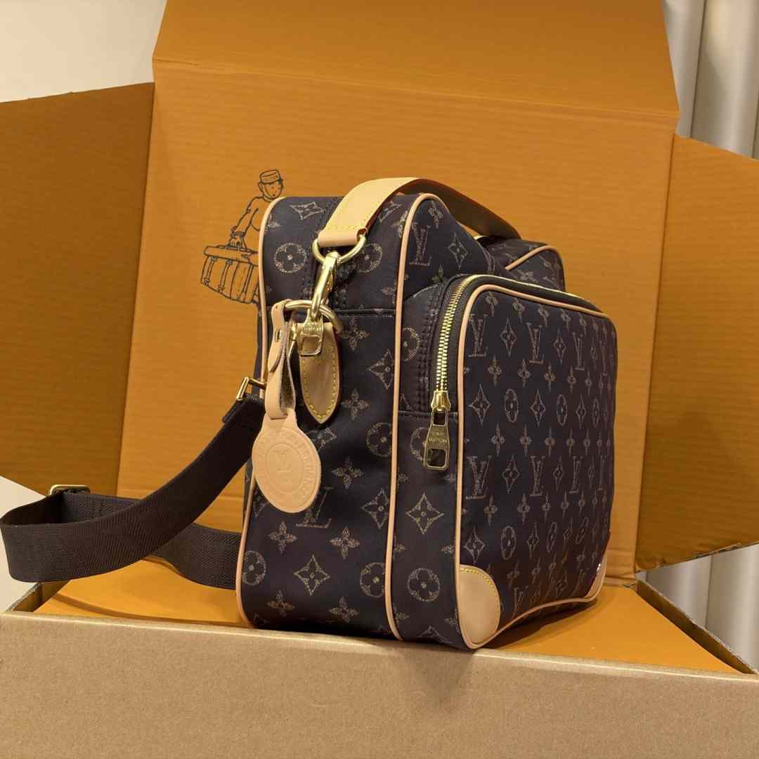 Louis Vuitton Nil XL Louis Vuitton Silk Tech - DesignerGu
