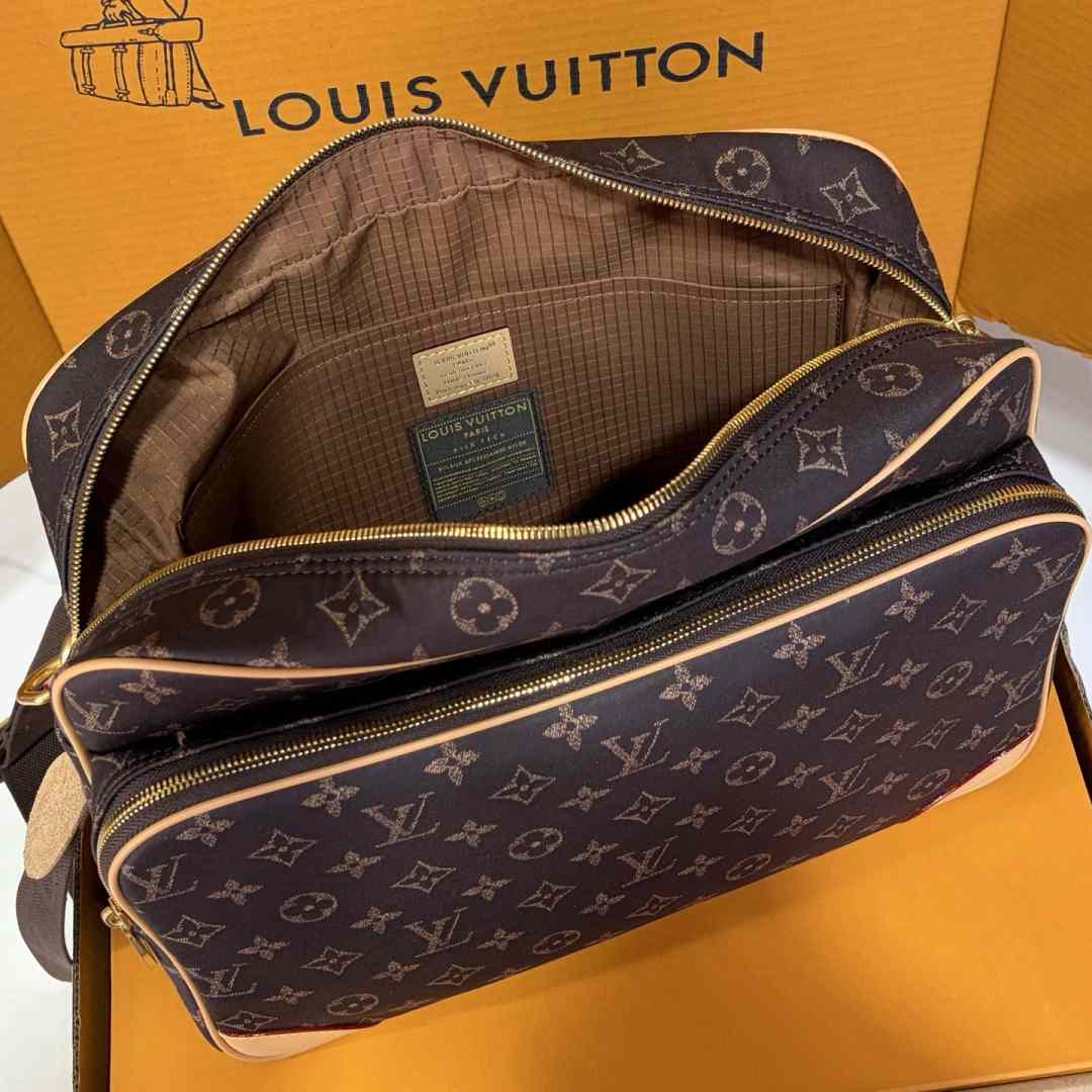 Louis Vuitton Nil XL Louis Vuitton Silk Tech - DesignerGu