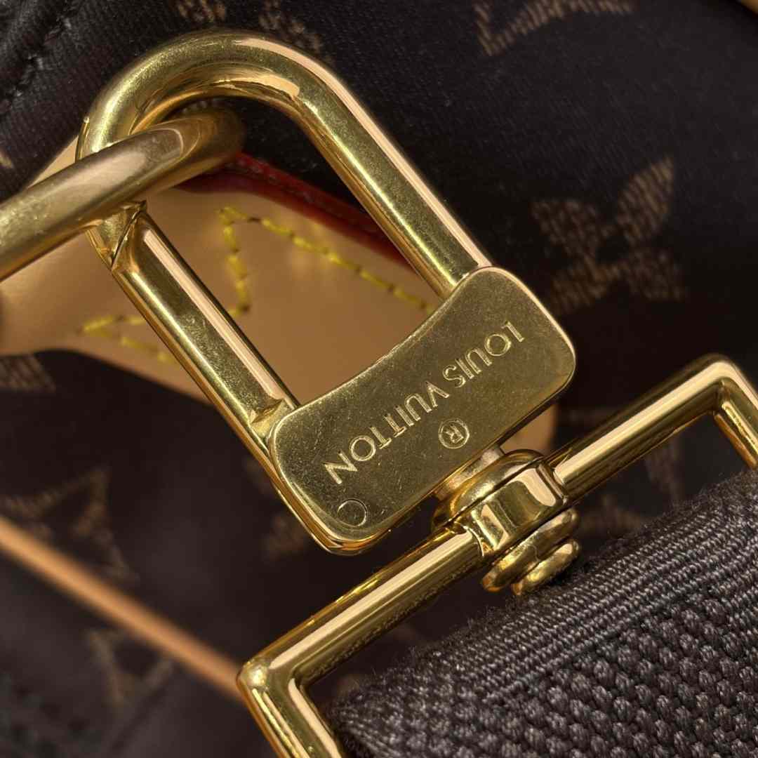 Louis Vuitton Nil XL Louis Vuitton Silk Tech - DesignerGu